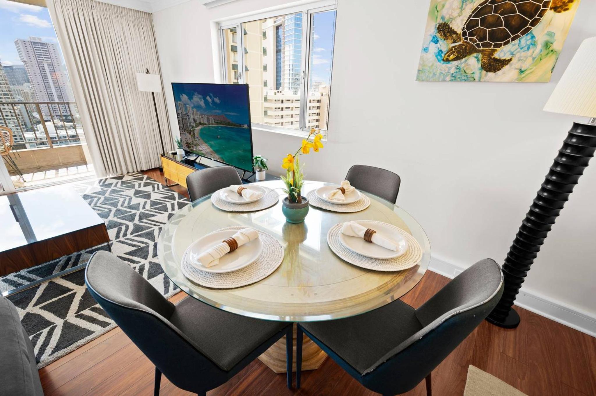 Honu Hale Penthouse 2 BDR Ocean View Waikiki: Two-Bedroom Apartment photo
