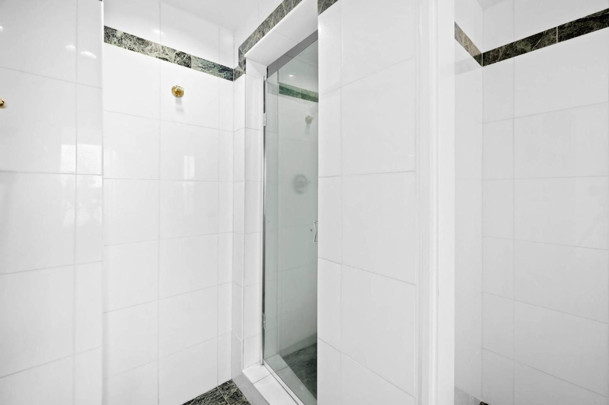 Honu Hale Penthouse 2 BDR Ocean View Waikiki: Two-Bedroom Apartment photo