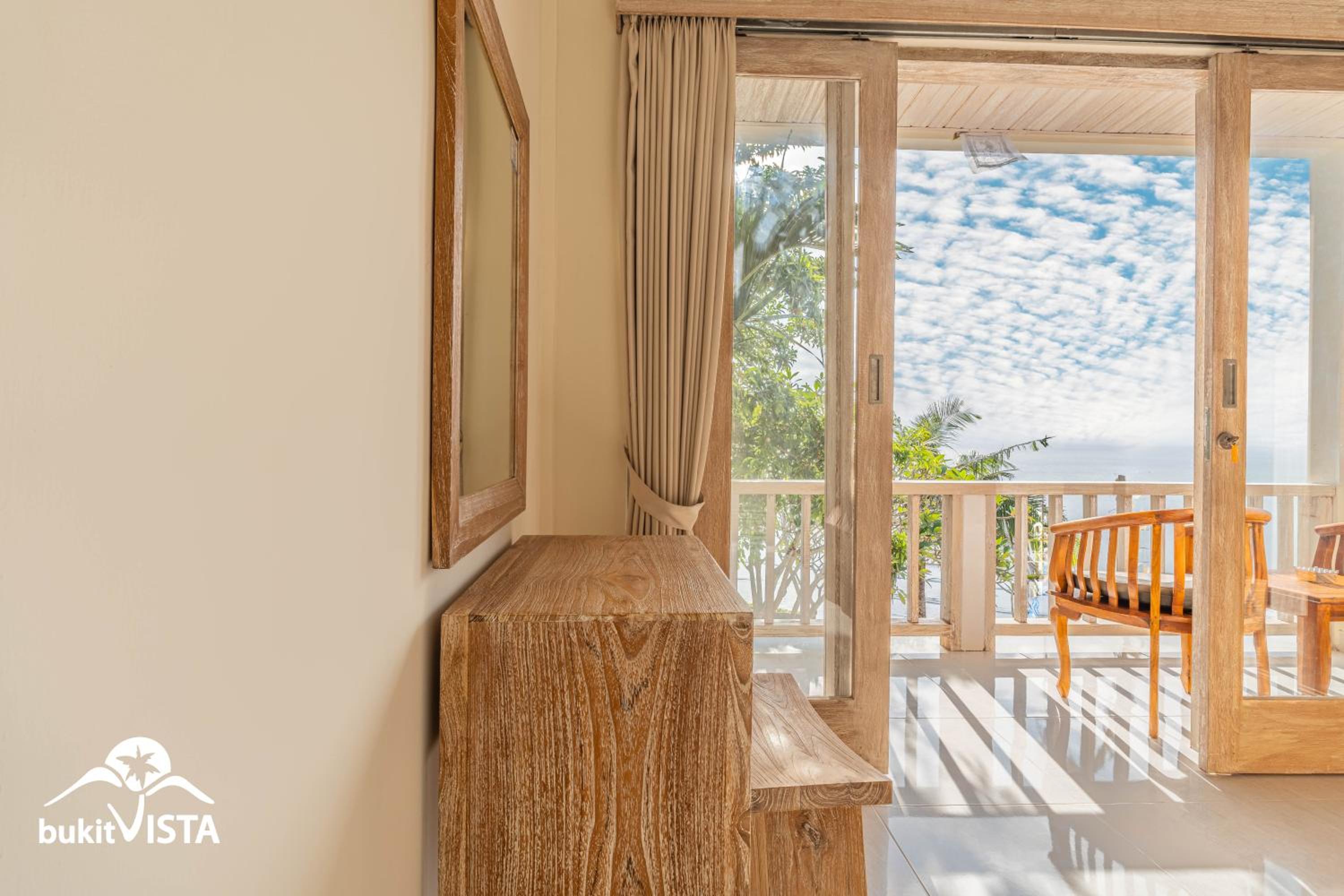 Double Room with Balcony and Sea View - Photo 16
