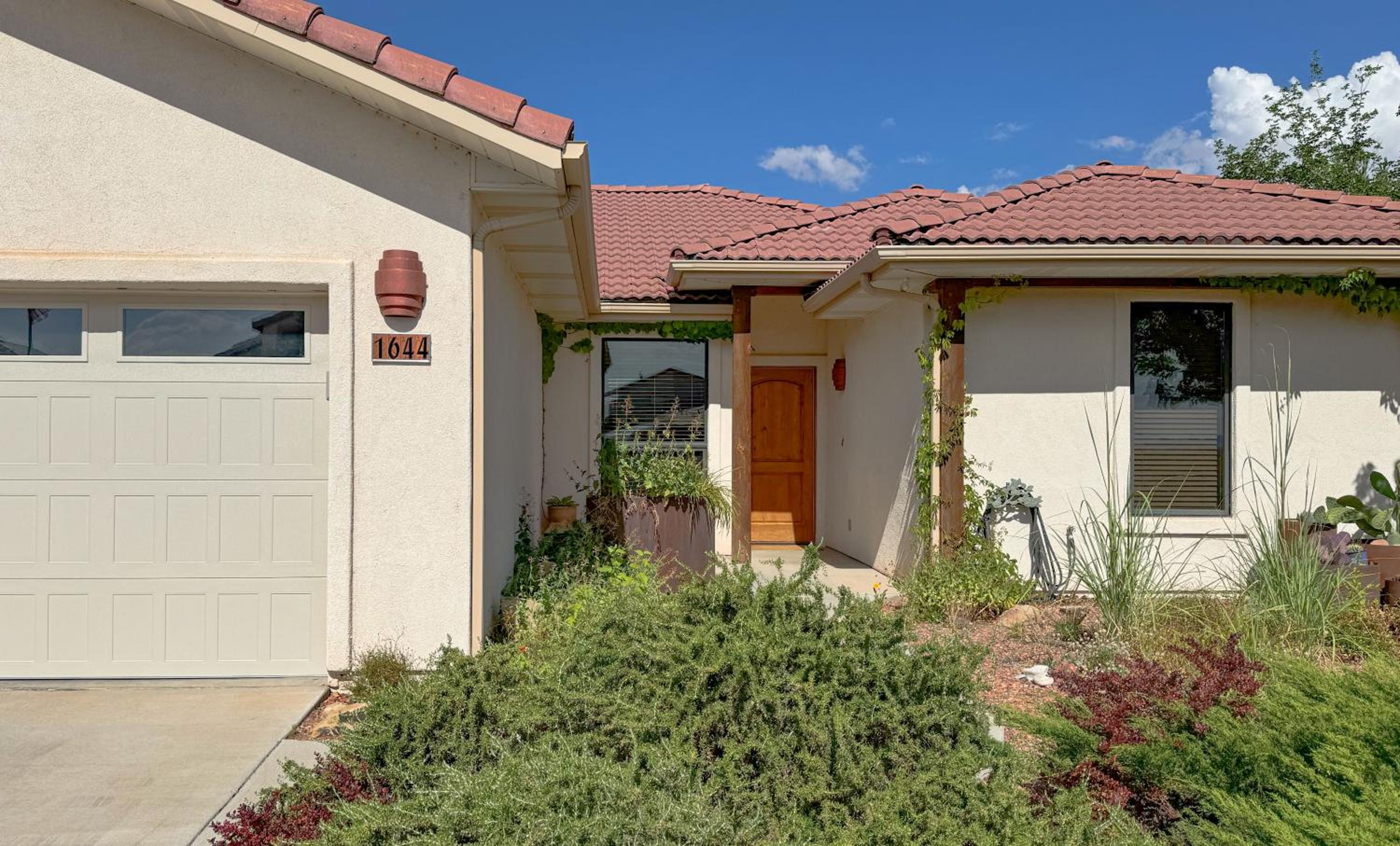 Three-Bedroom House photo 2