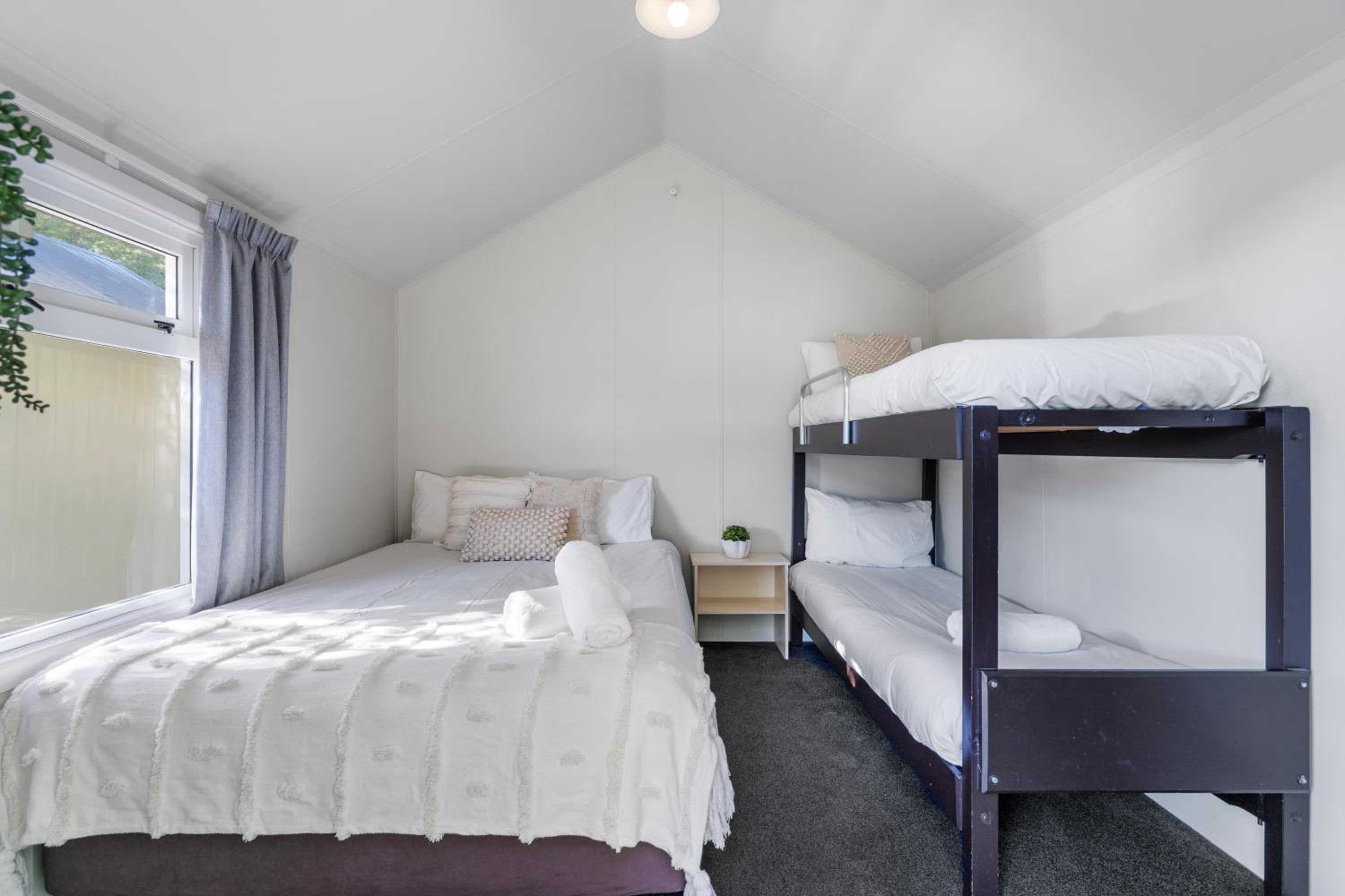 Standard Cabin (Queen &Bunk) photo 2