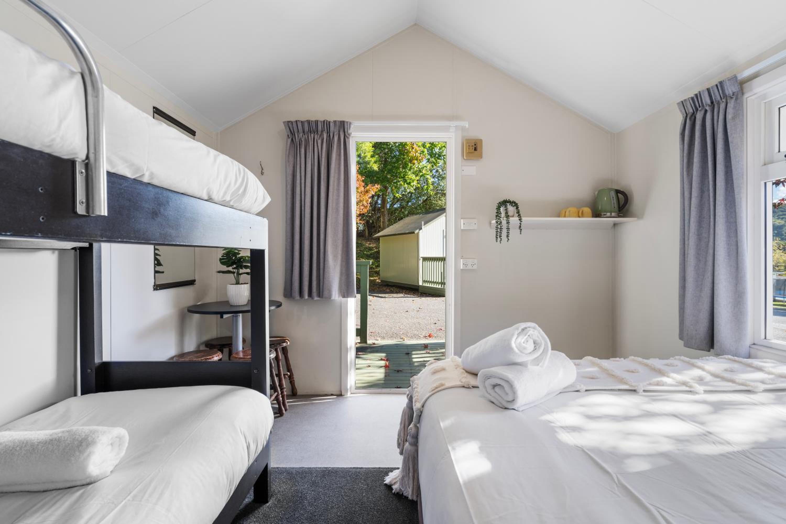 Standard Cabin (Queen &Bunk)