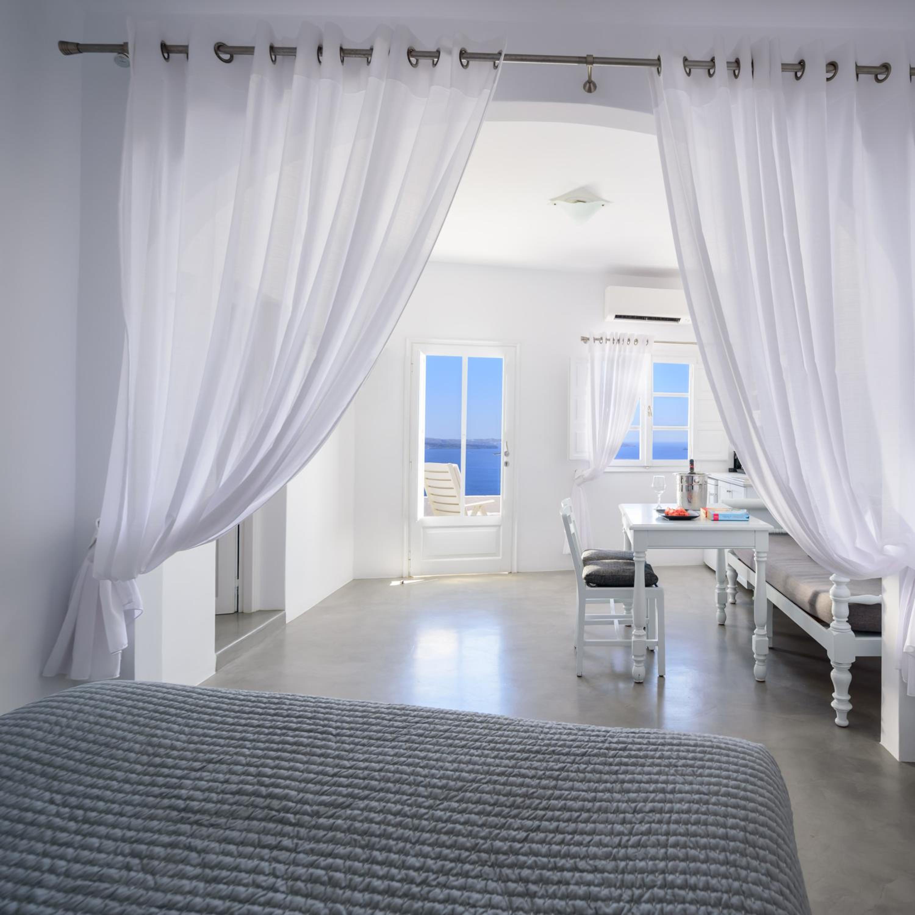Deluxe Apartment with private Terrace and Caldera View  photo 3