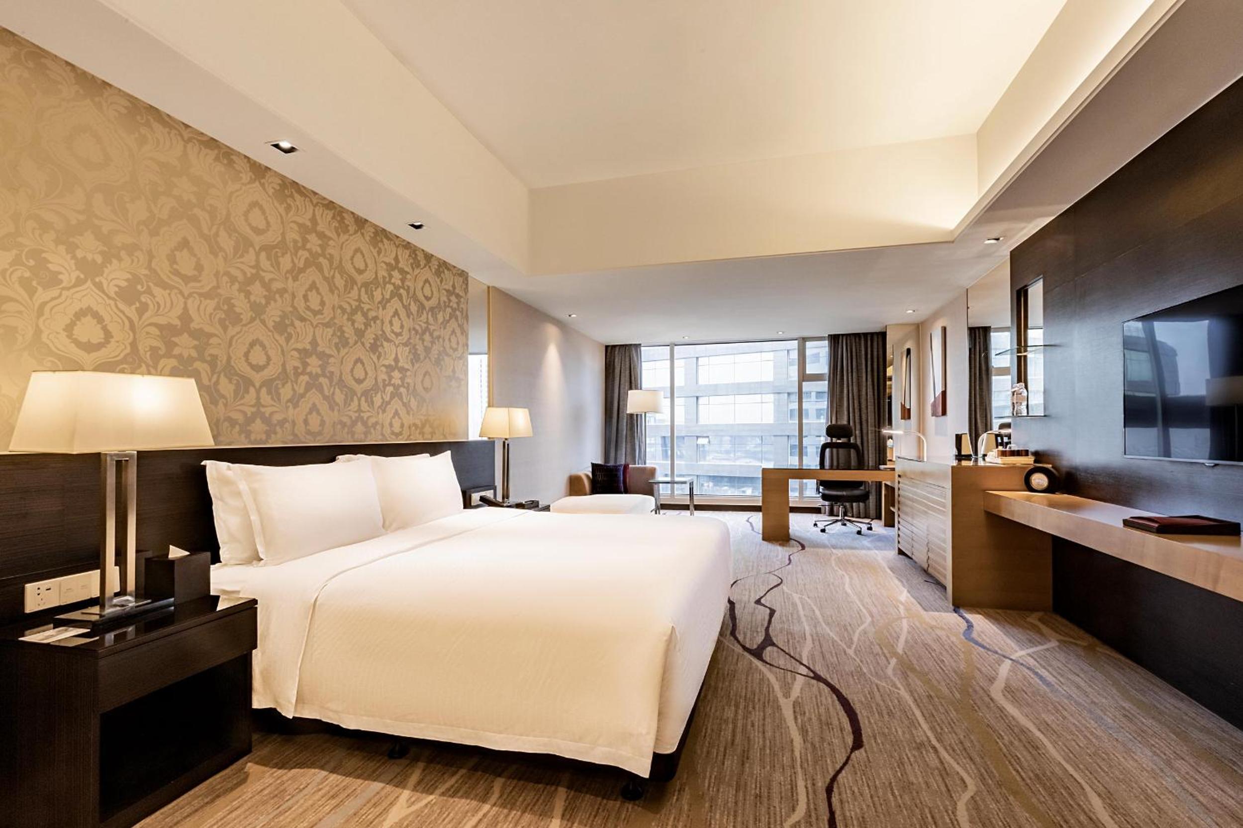 Deluxe King Room - Photo 1