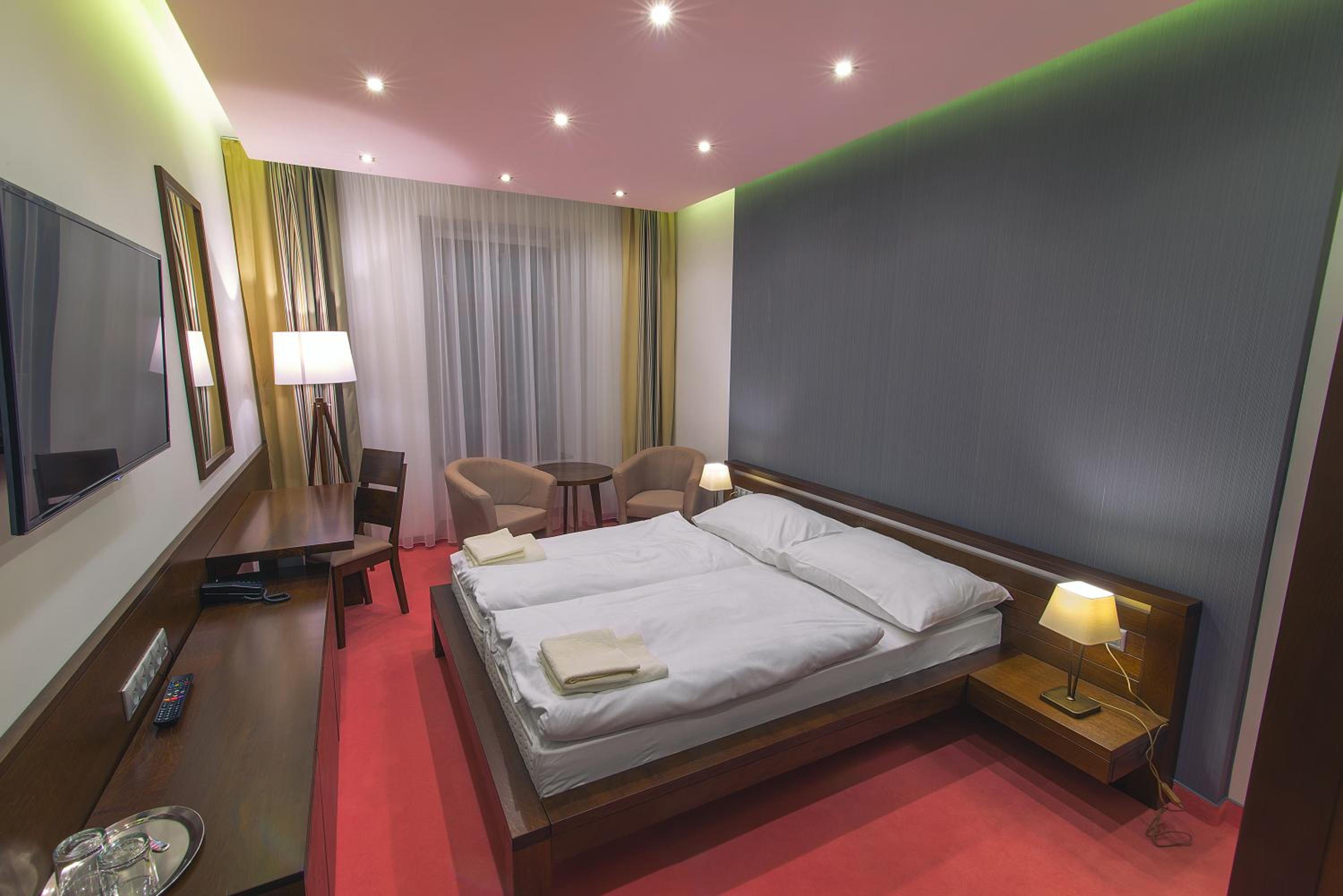 Double Room - Photo 10