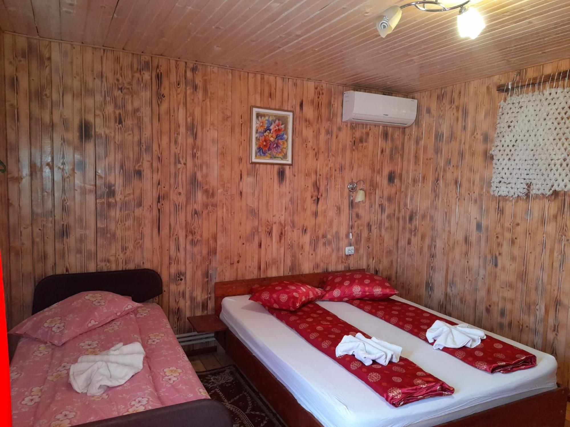 Deluxe Double Room with Shower photo 1