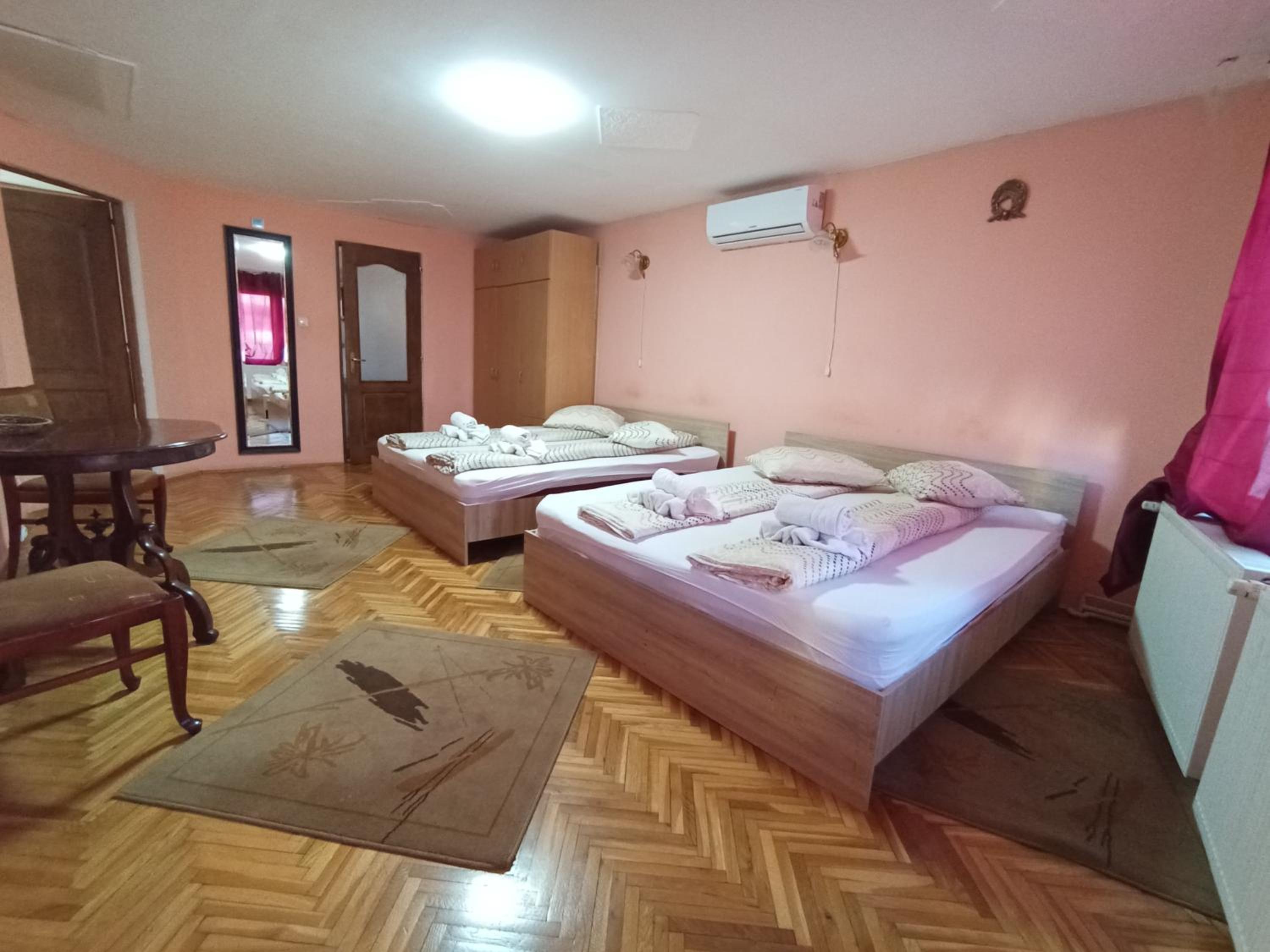 Deluxe Family Room photo 1
