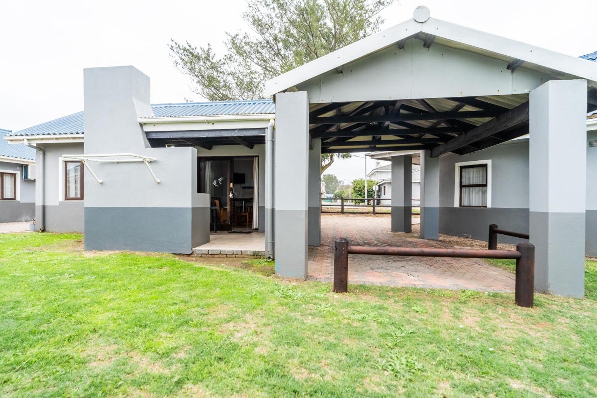  4 Sleeper Beach House (1 bedroom) photo 2