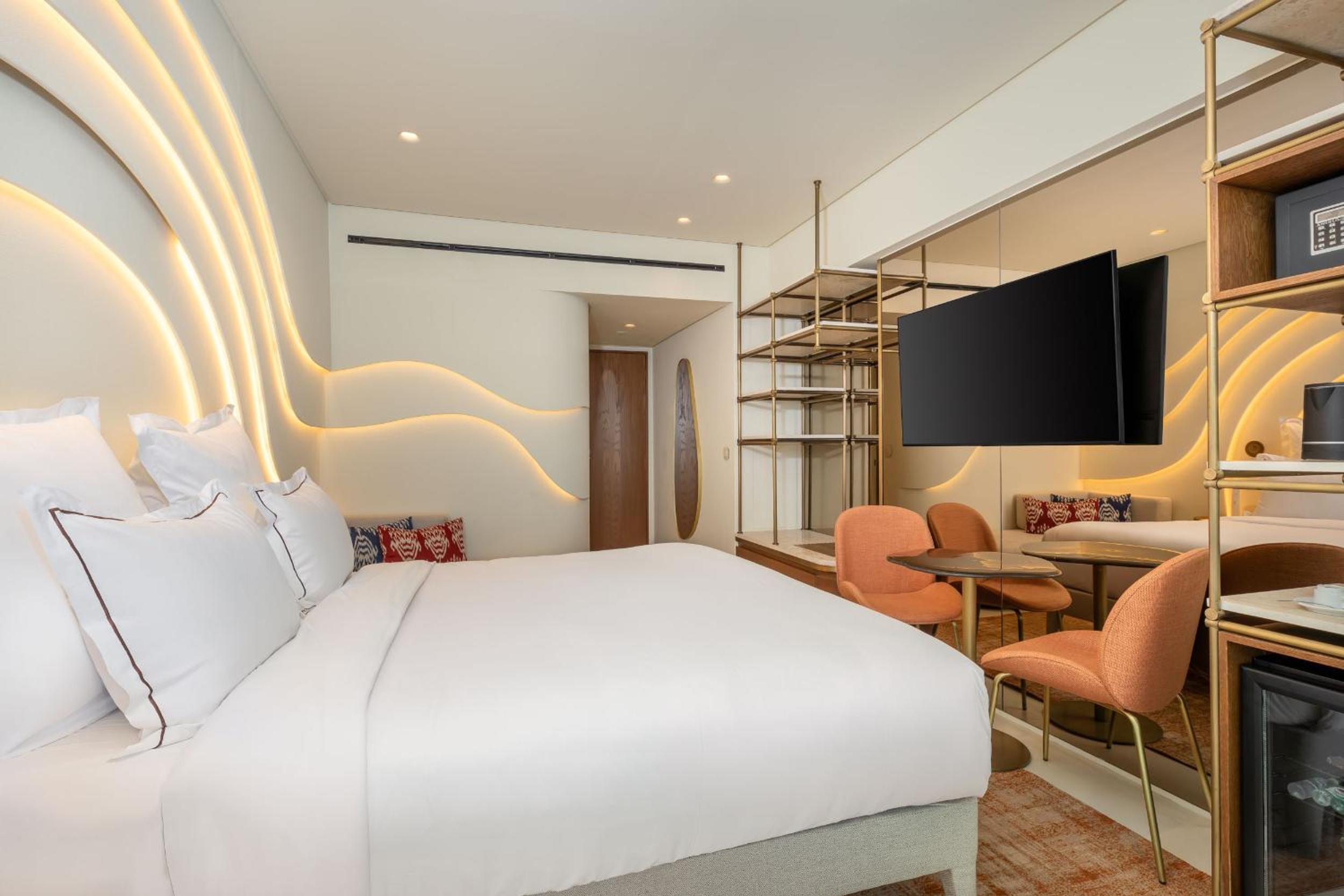 Classic King Room with Sea View - Photo 2