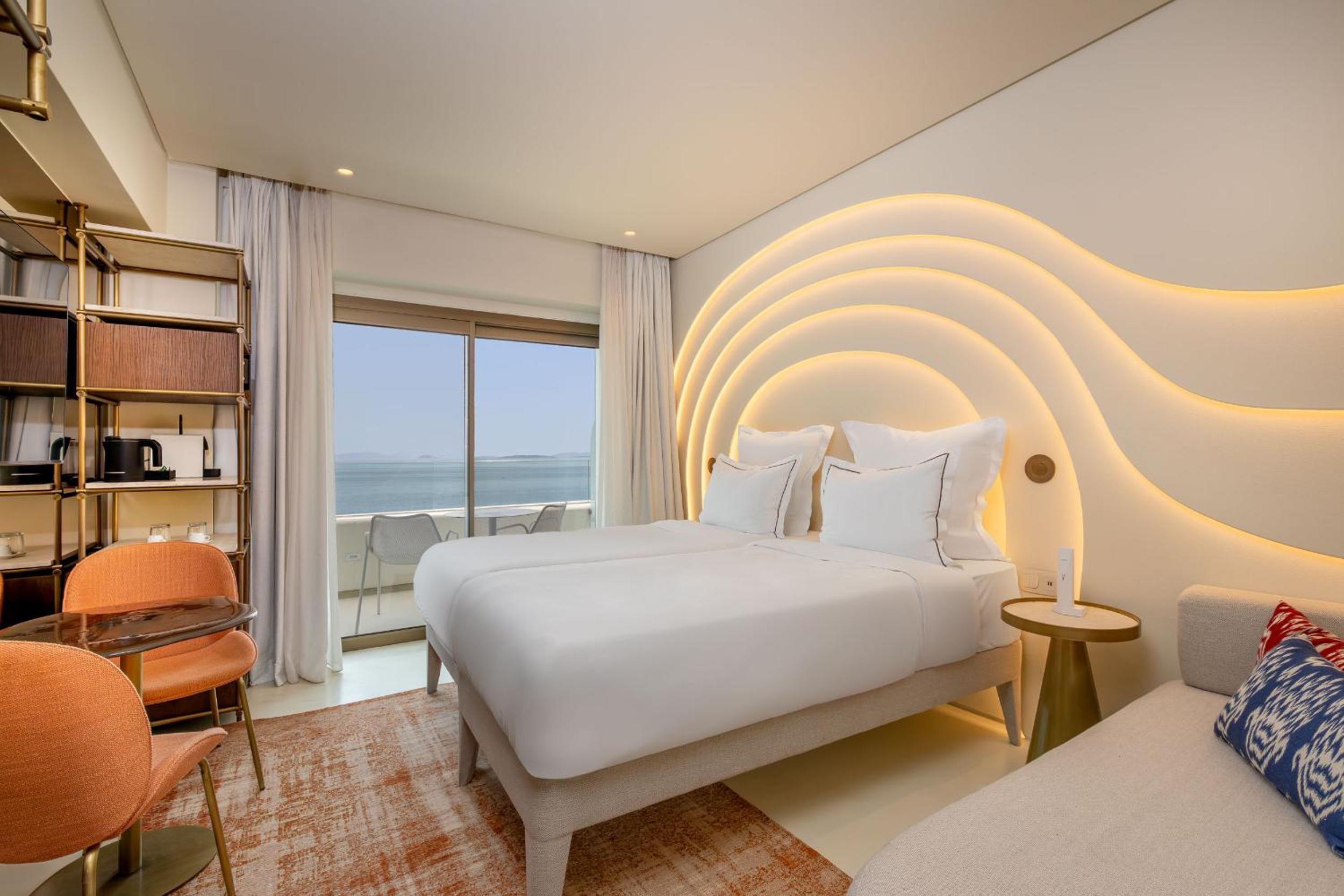 Classic Twin Room with Sea View - Photo 5