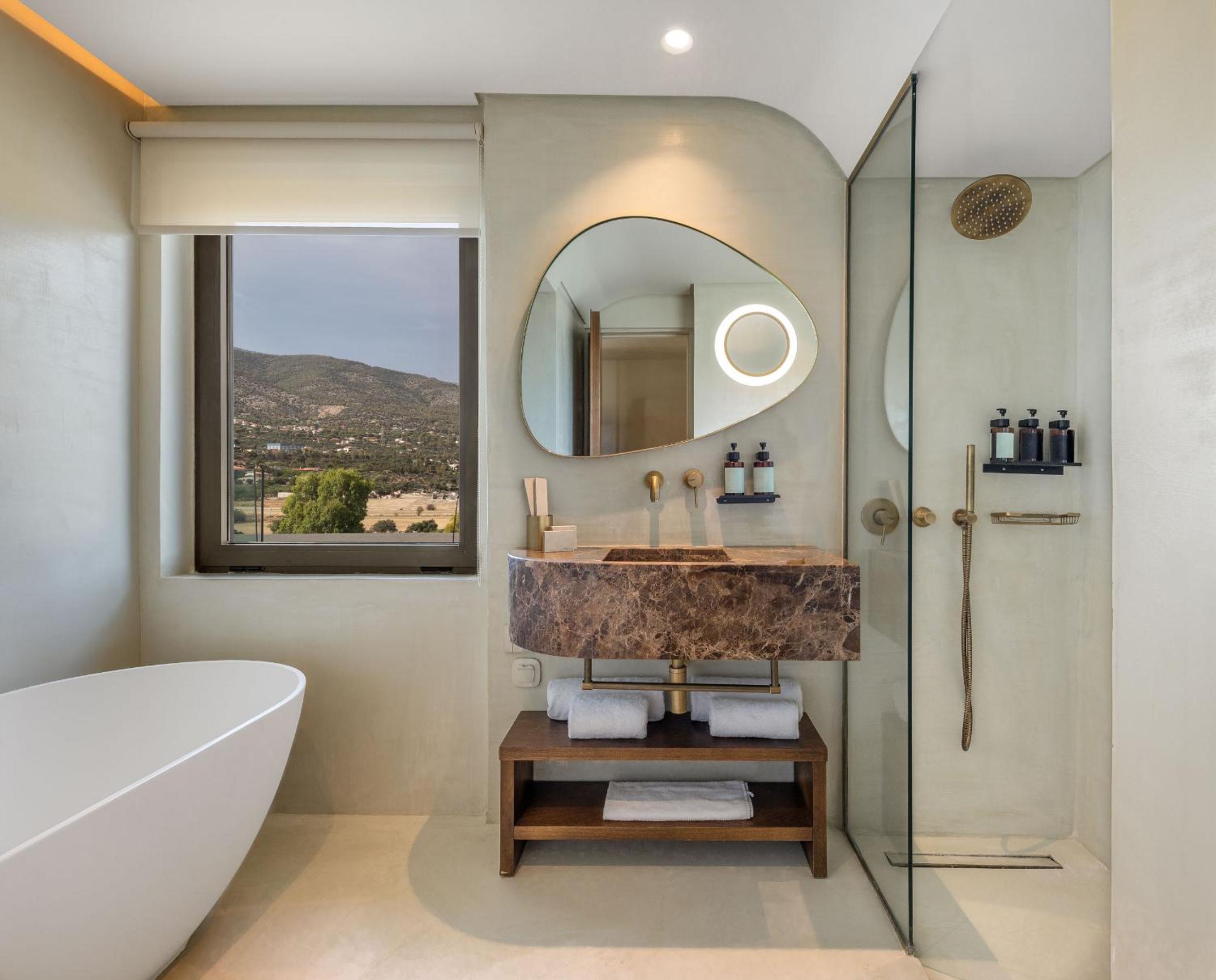 Deluxe King Room with Sea View - Photo 5