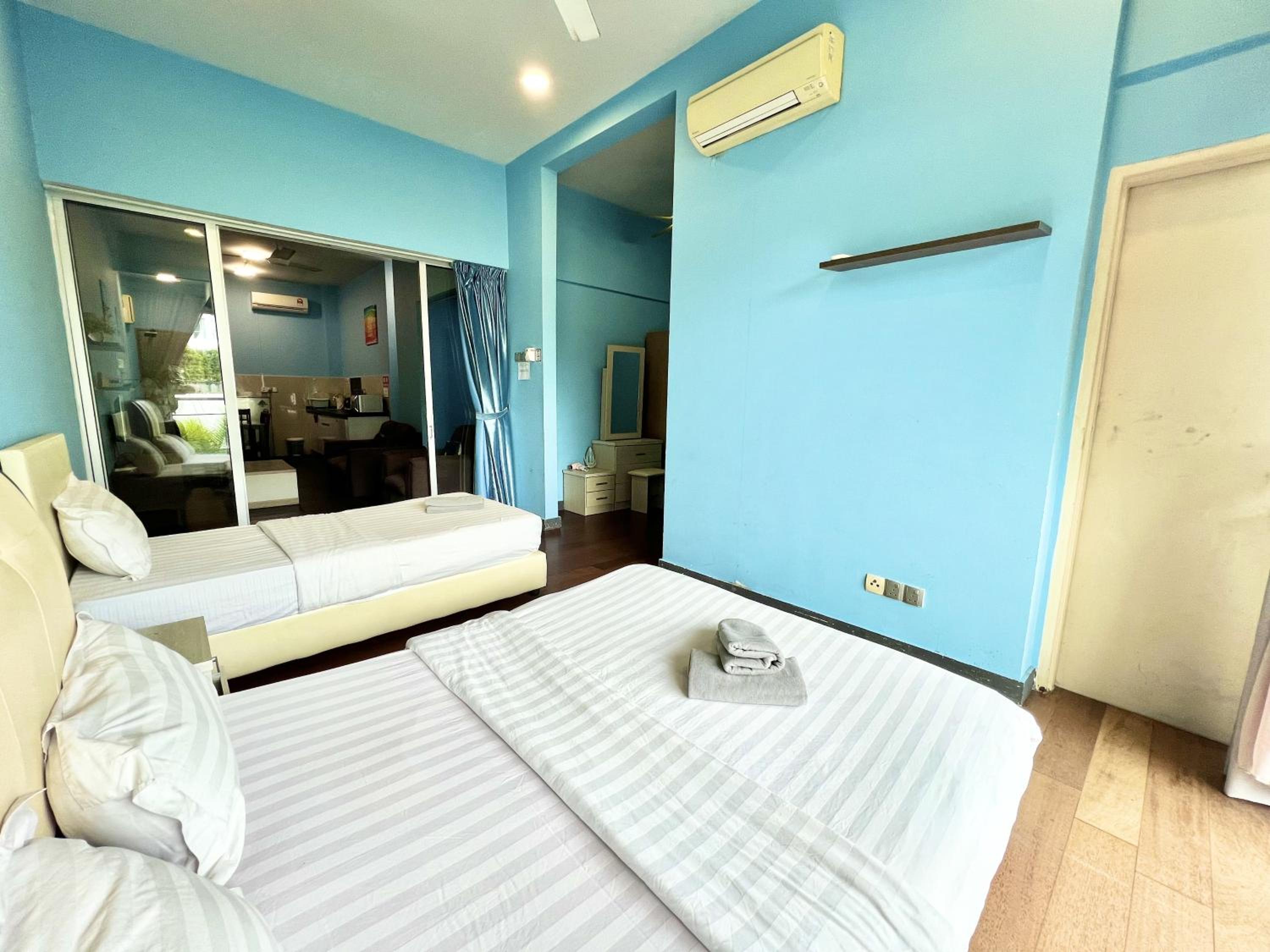 Apartment with View and Balcony - Photo 9