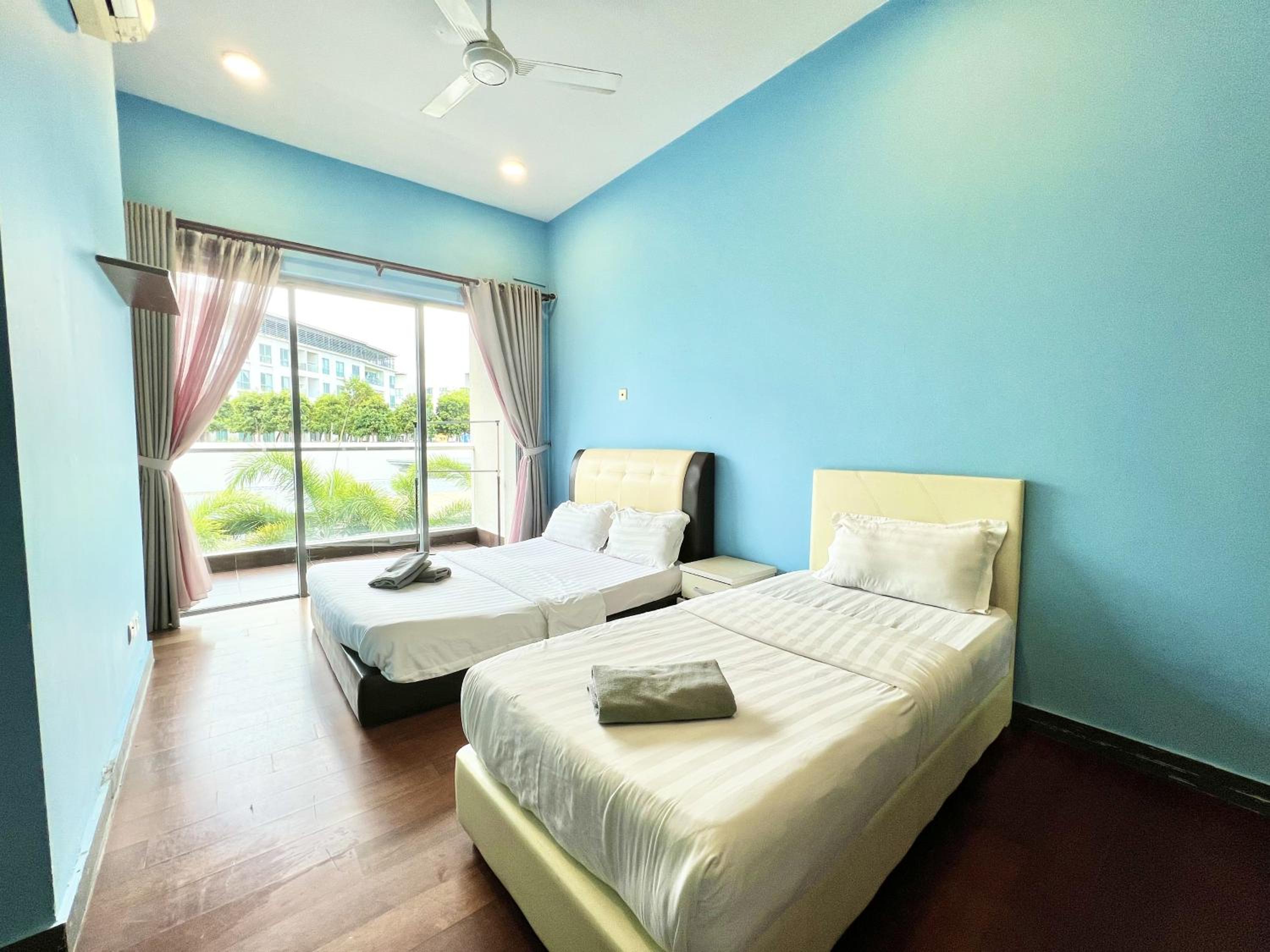 Apartment with View and Balcony - Photo 8