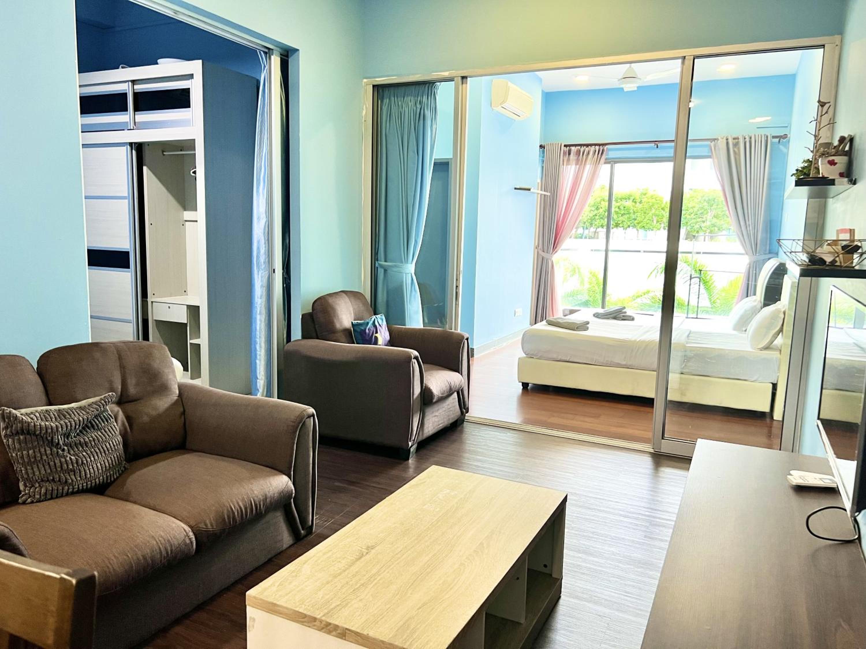 Apartment with View and Balcony - Photo 7