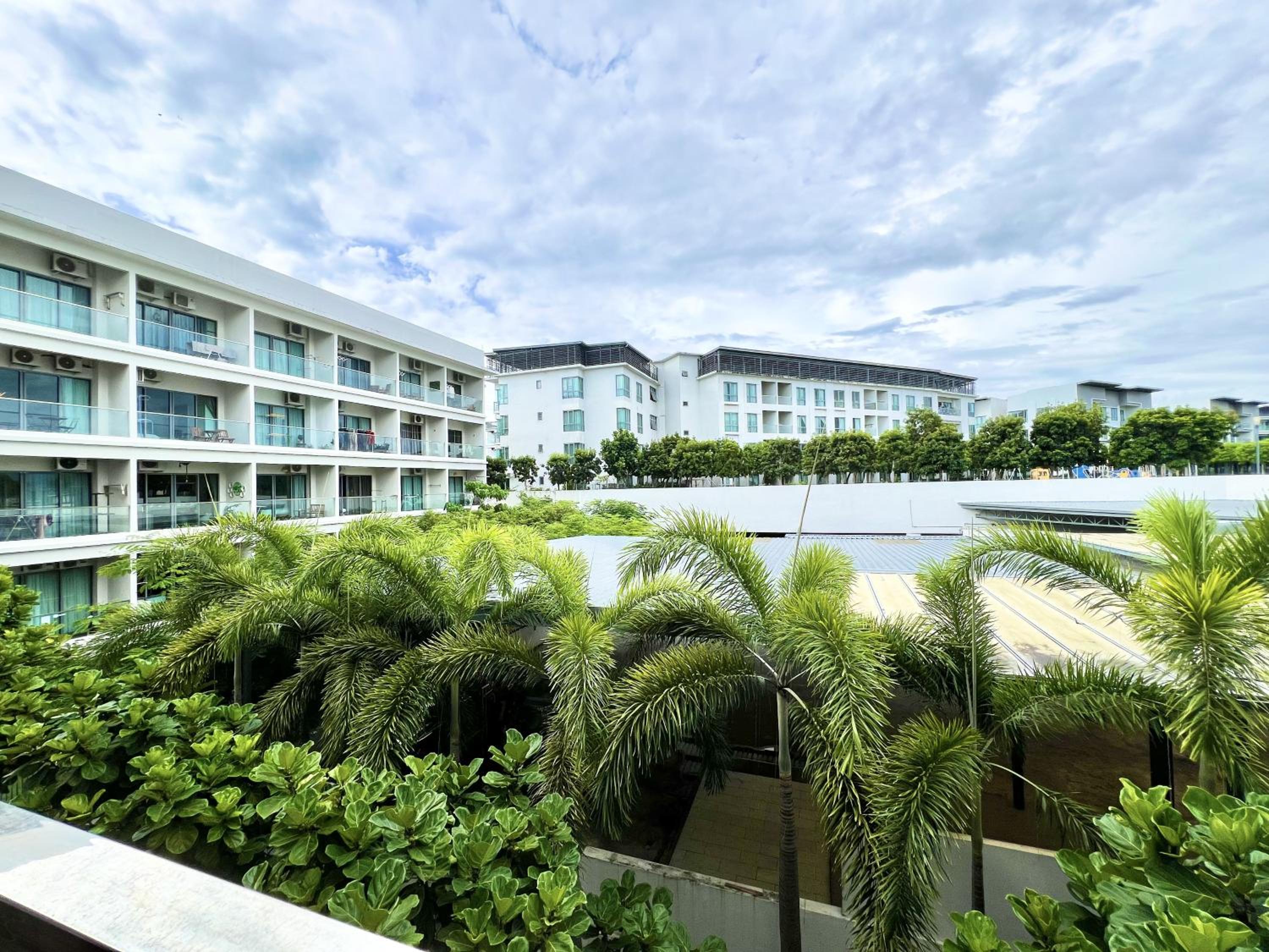Apartment with View and Balcony - Photo 12