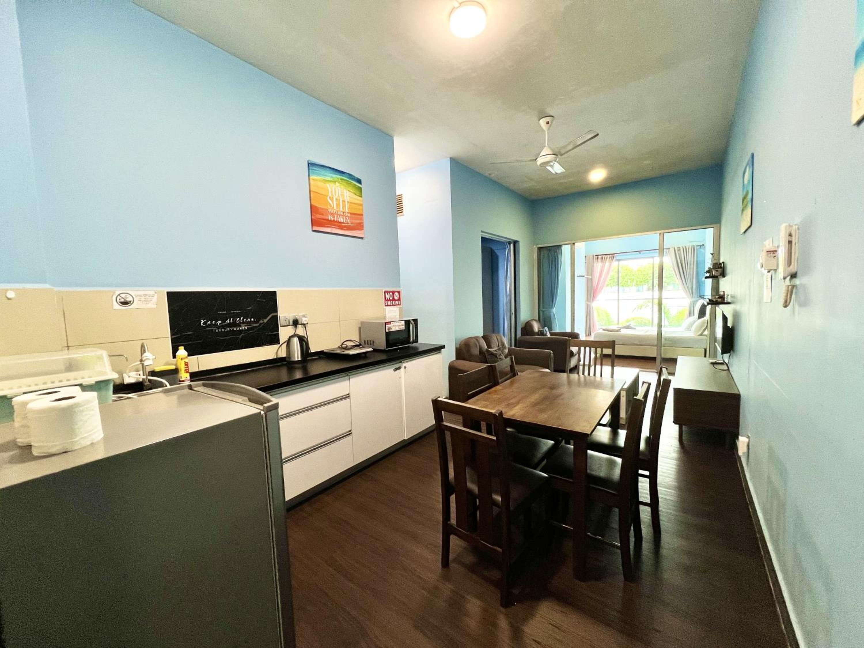 Apartment with View and Balcony - Photo 11