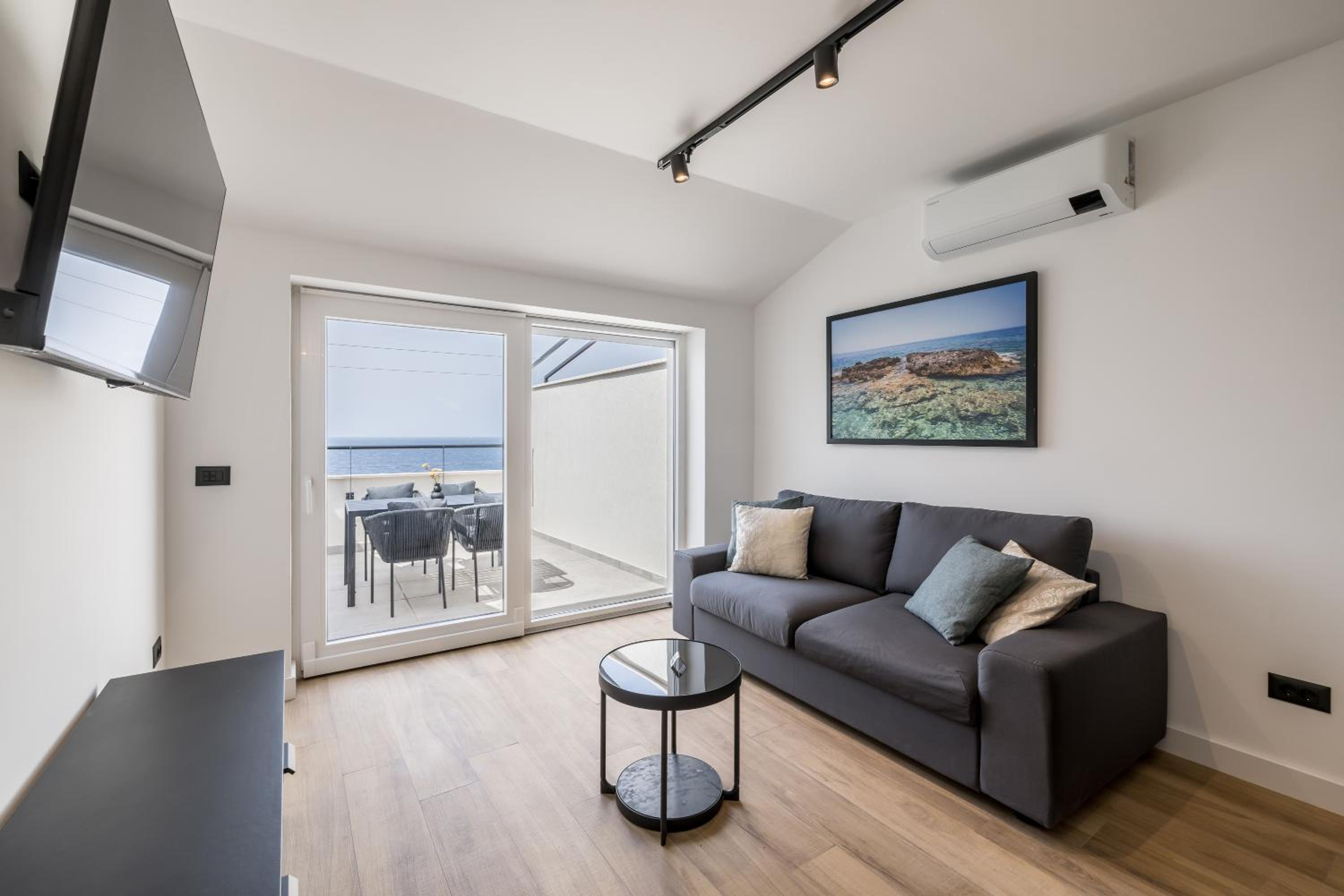 One-Bedroom Apartment with Sea View and Balcony