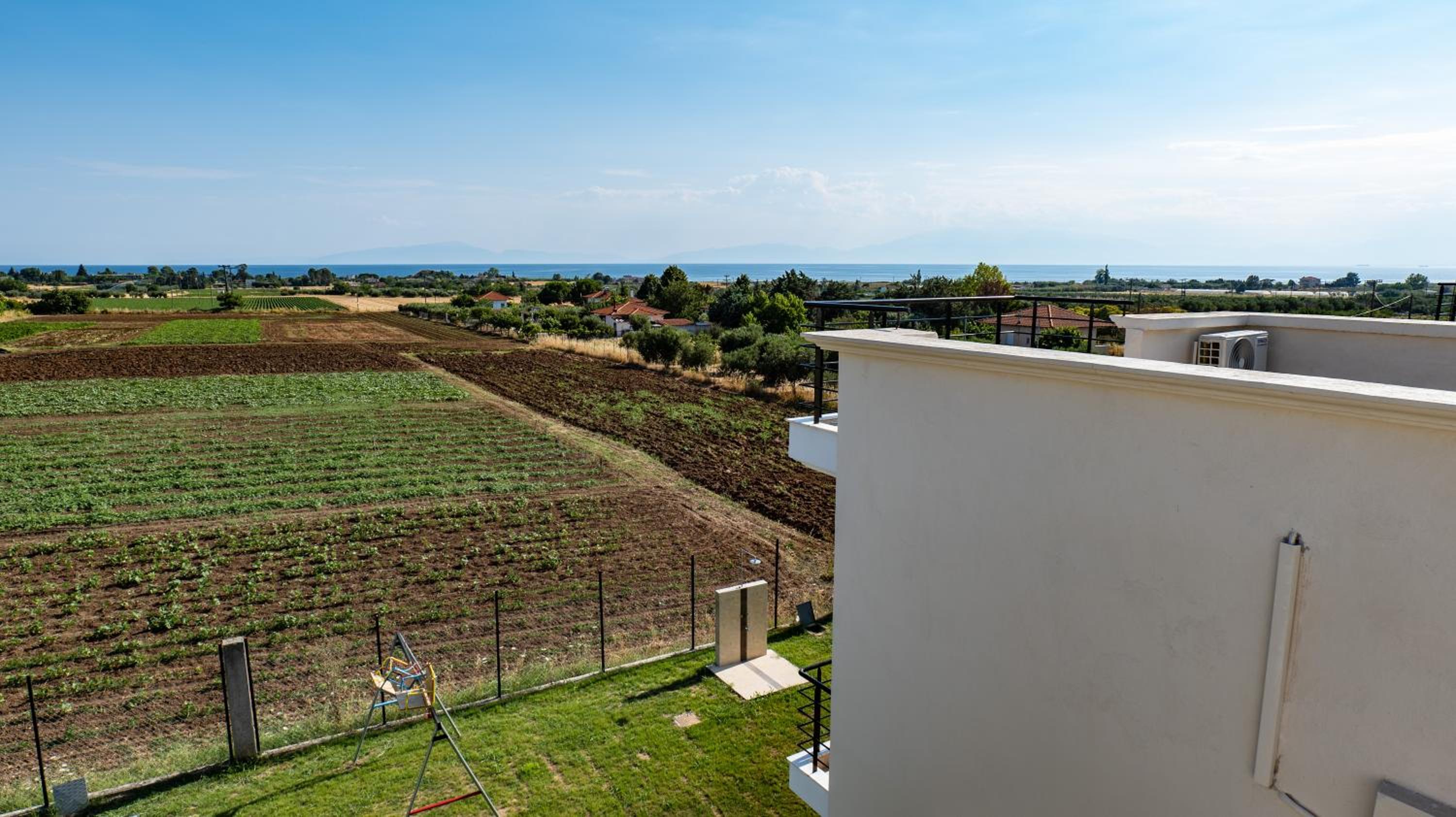 Three-Bedroom Villa photo 2