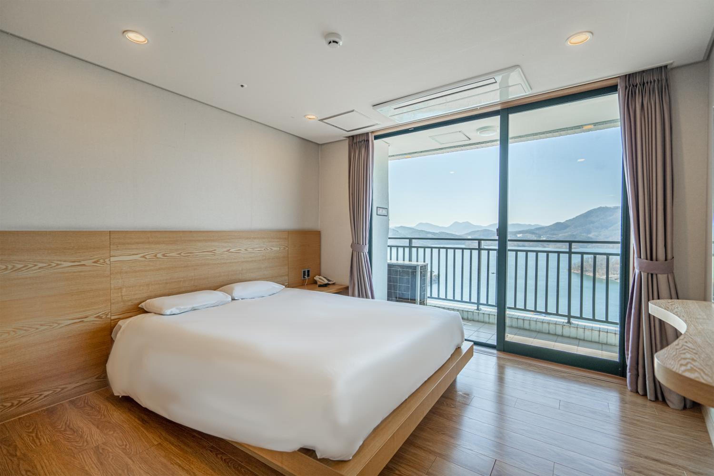 Deluxe Double Room - Mountain View photo 3