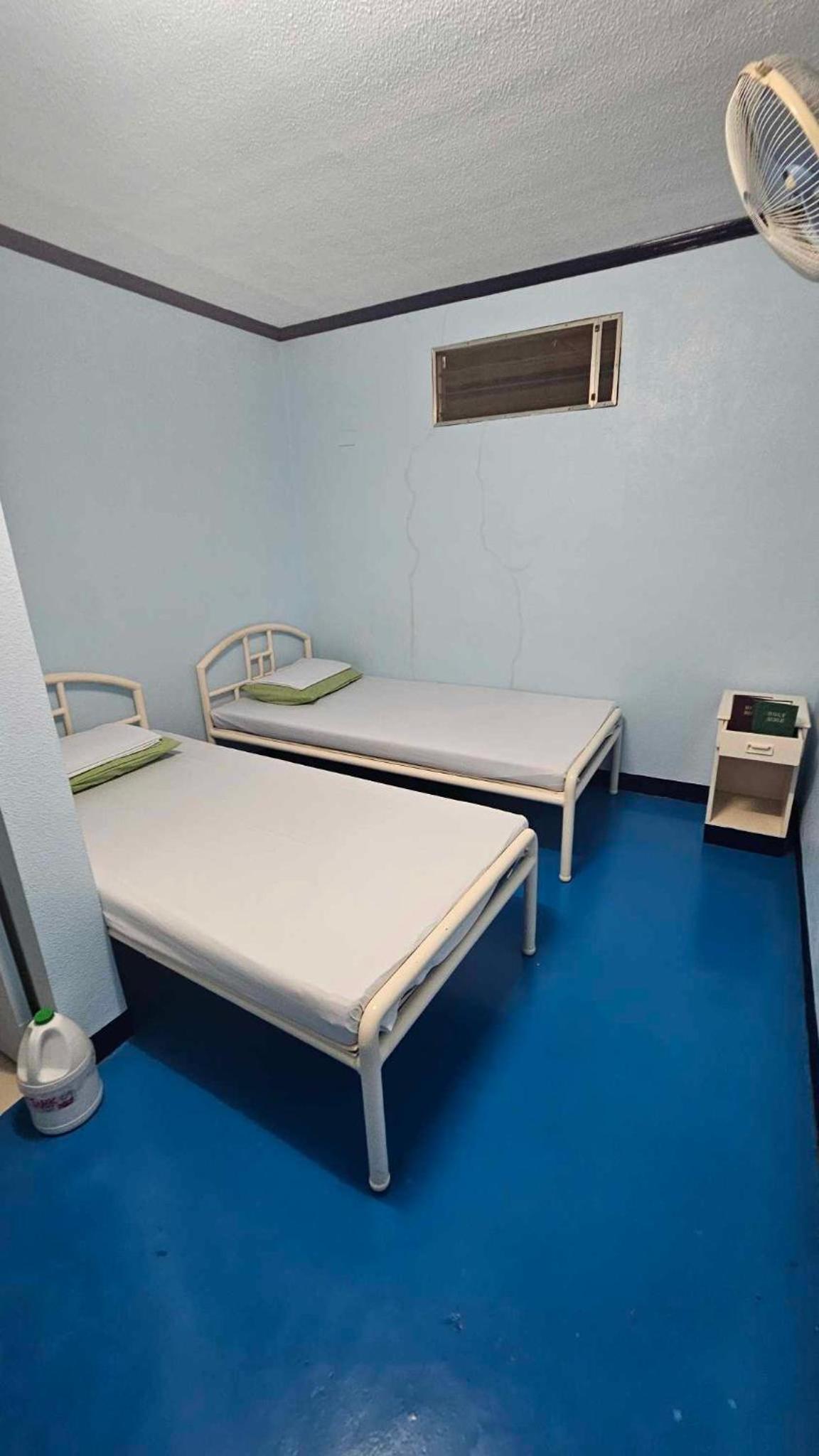 Twin Room with Private Bathroom - Photo 8