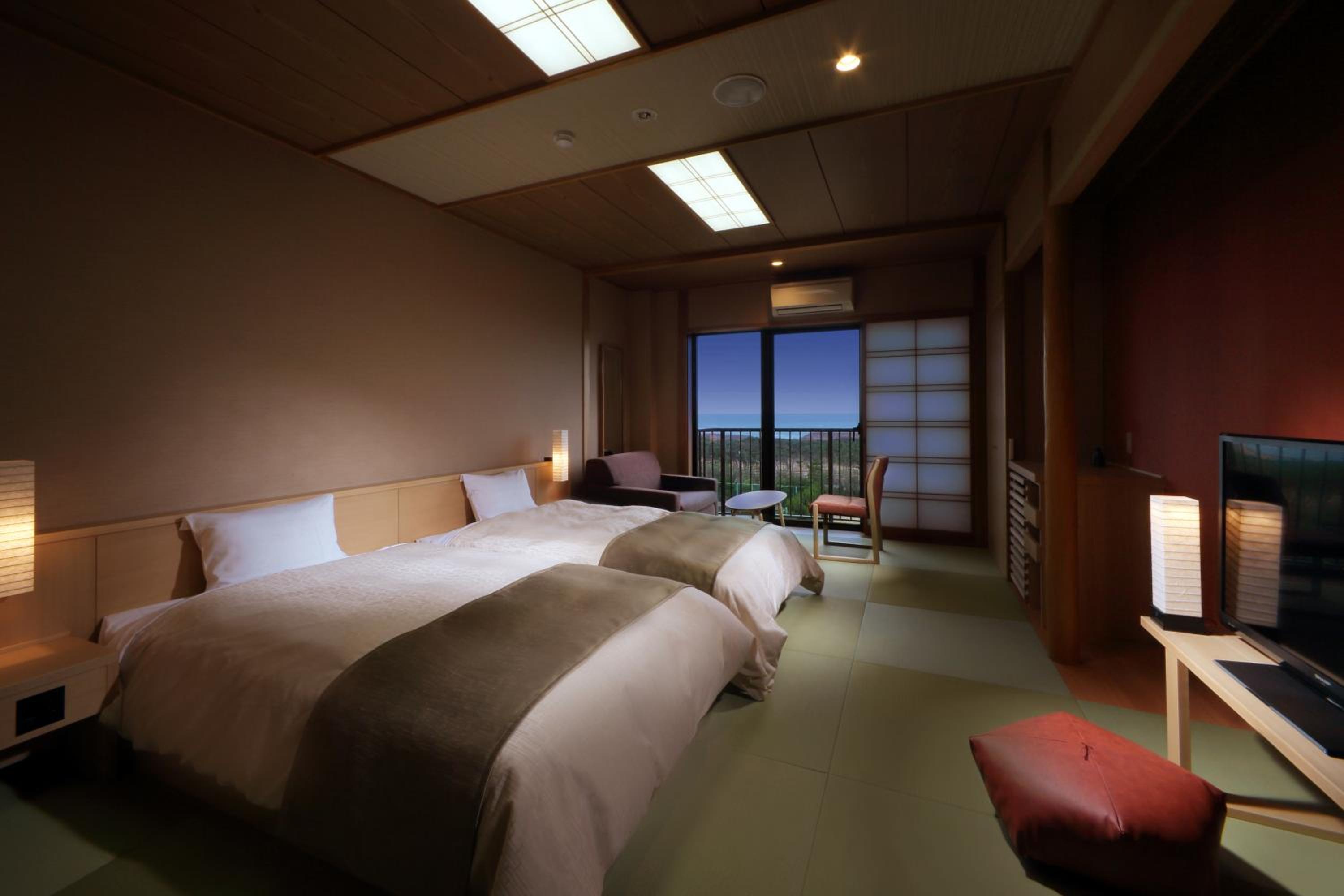 Standard Twin Room with Shared Bathroom