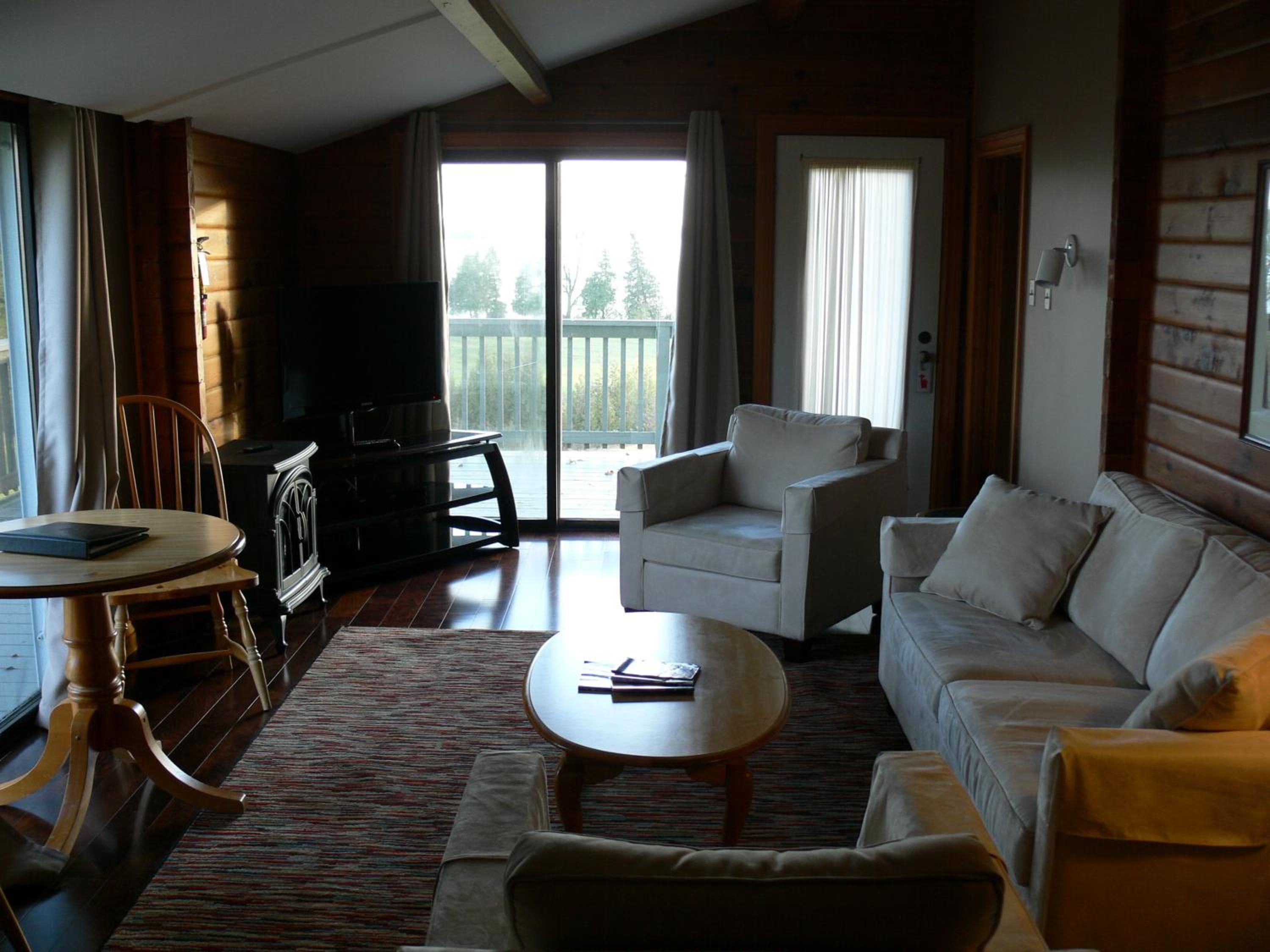 Two-Bedroom Cottage photo 3