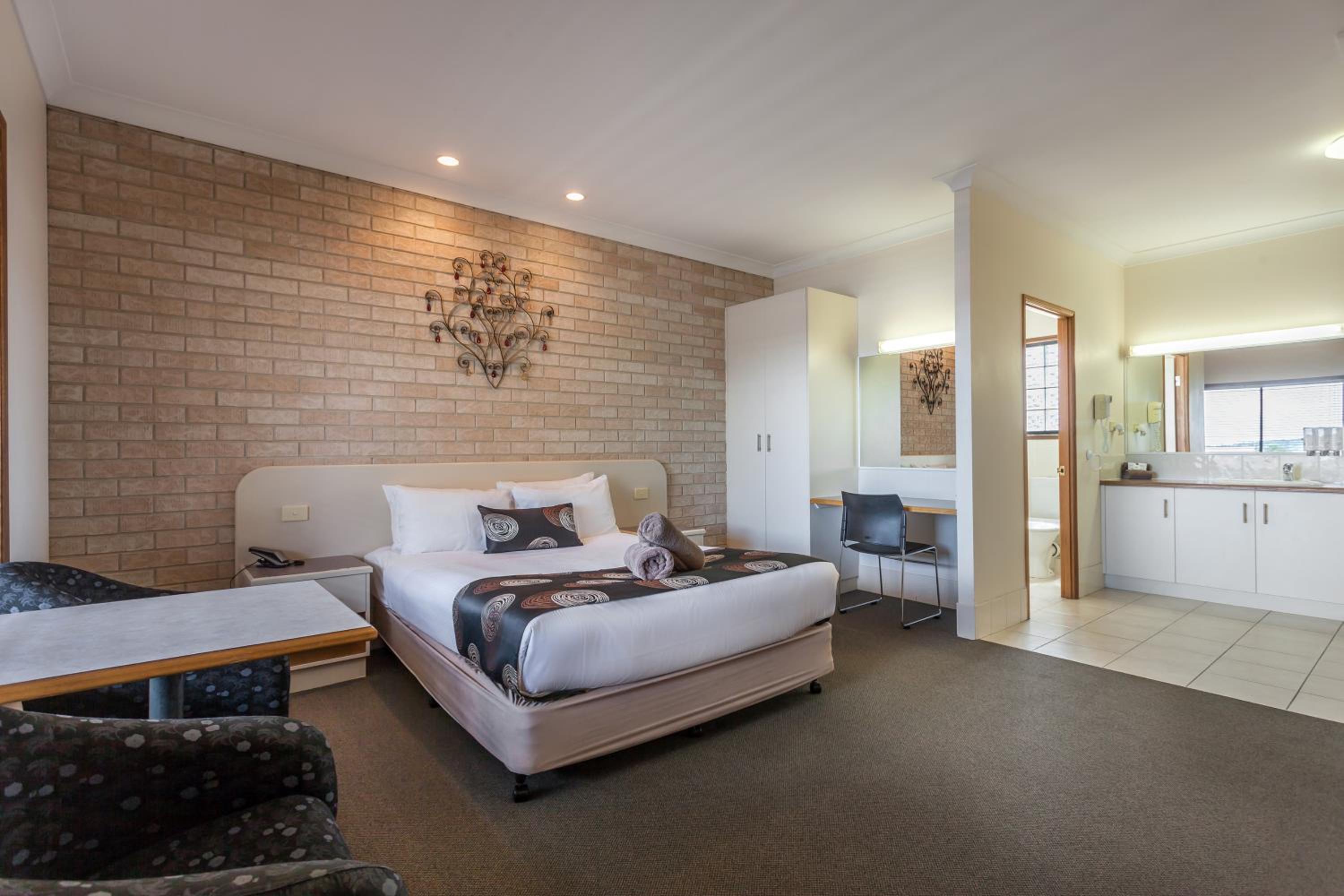 Standard Room with Spa Bath