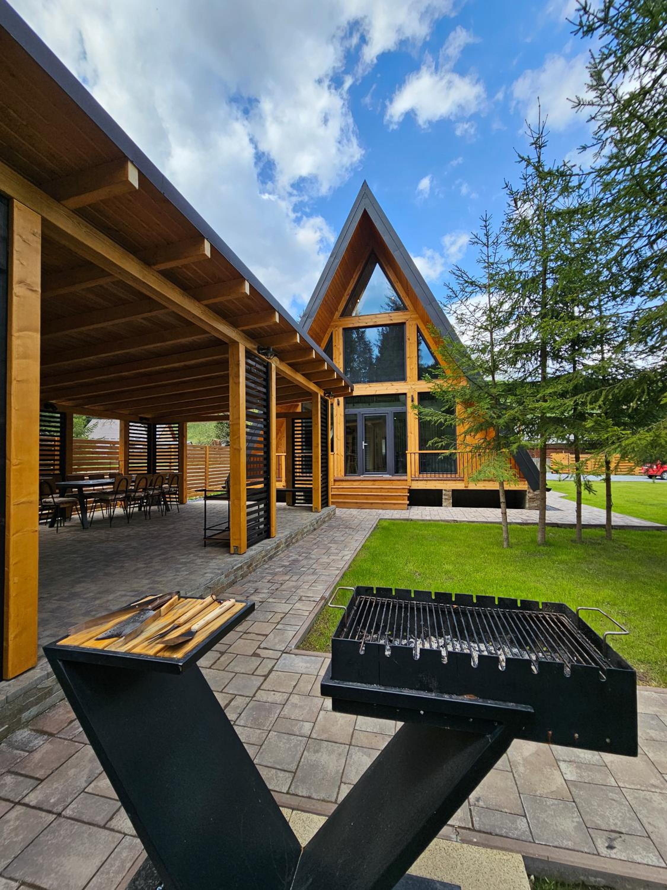 Five-Bedroom House photo 2