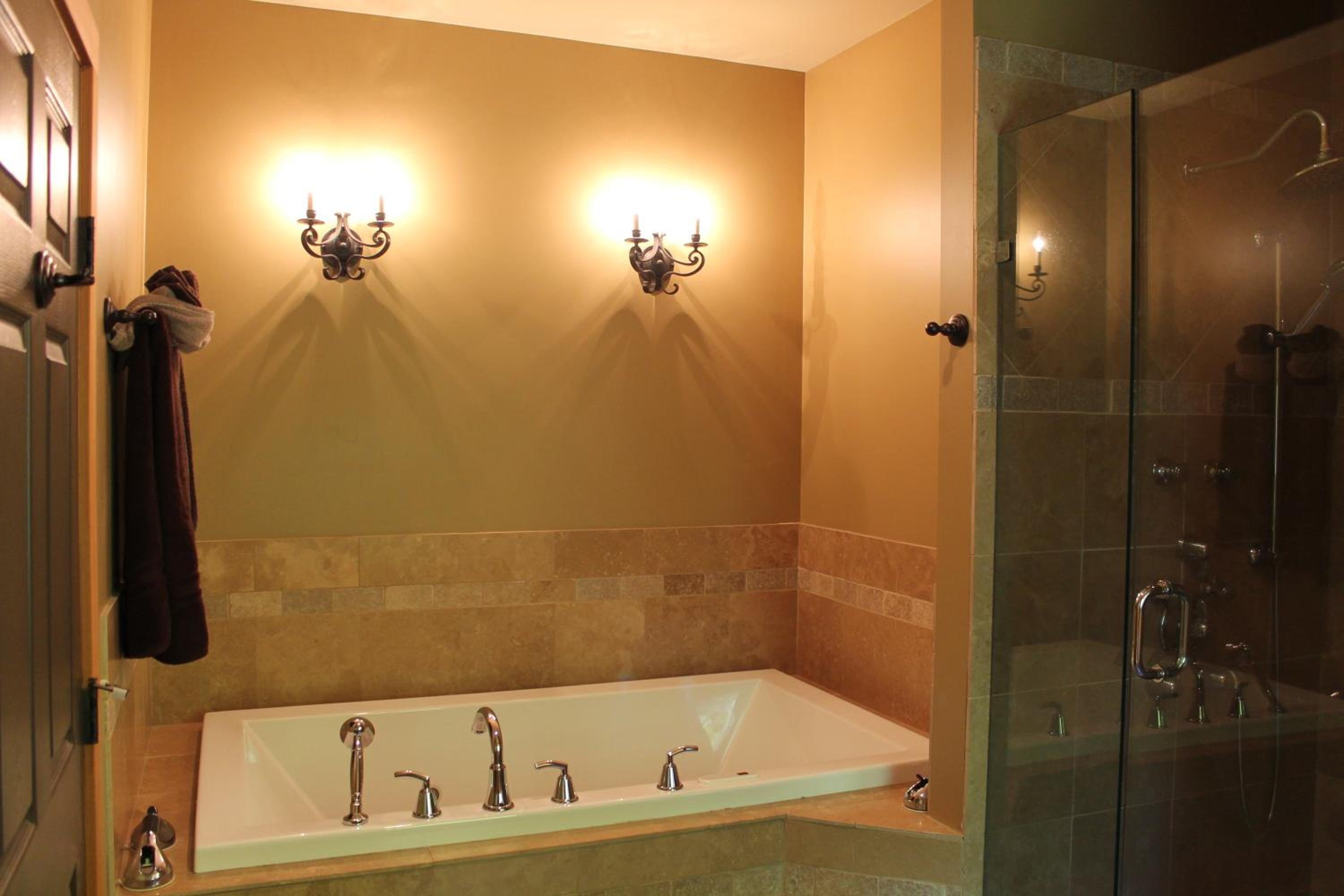 King Suite with Spa Bath photo 3