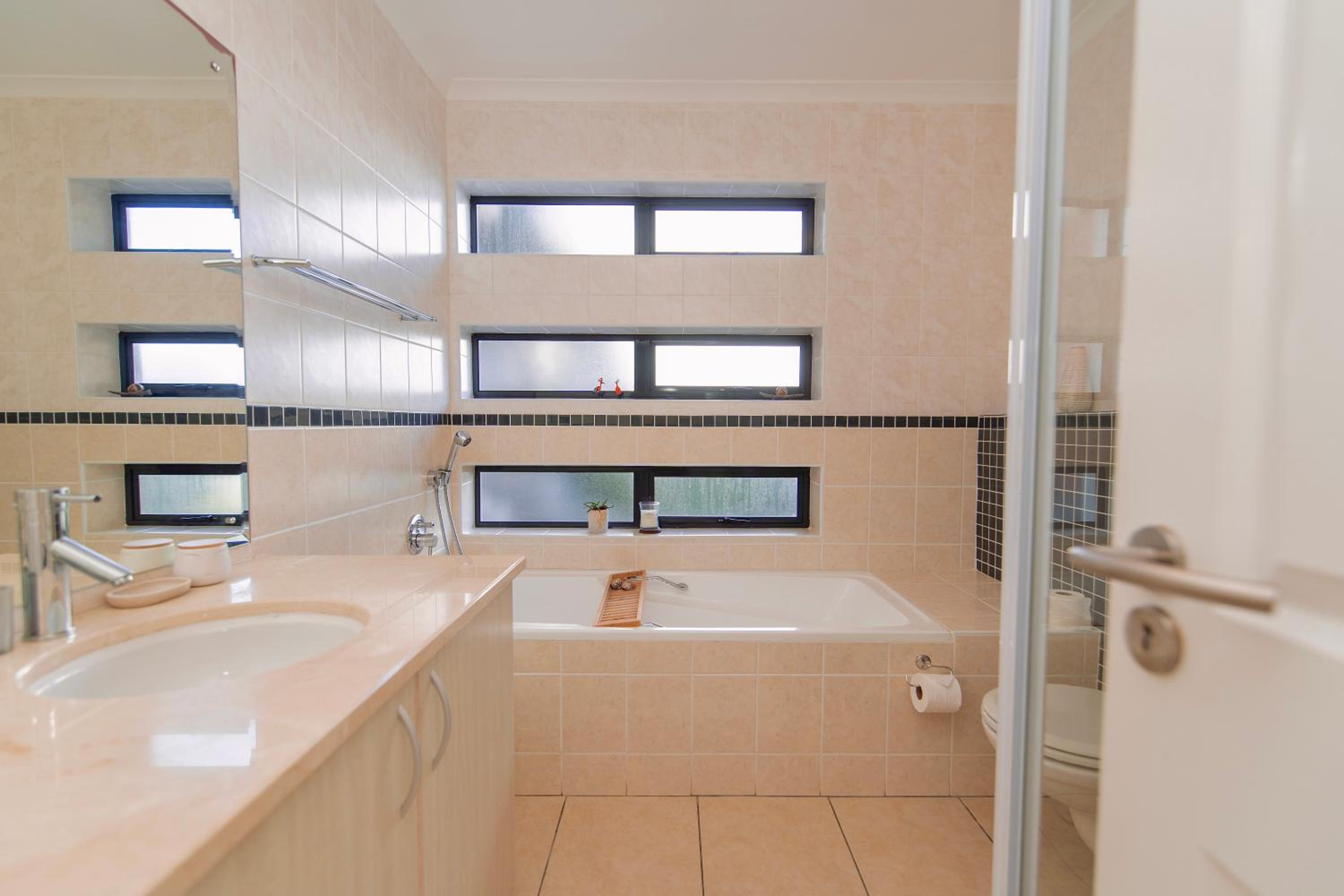 Deluxe Family Suite photo 3