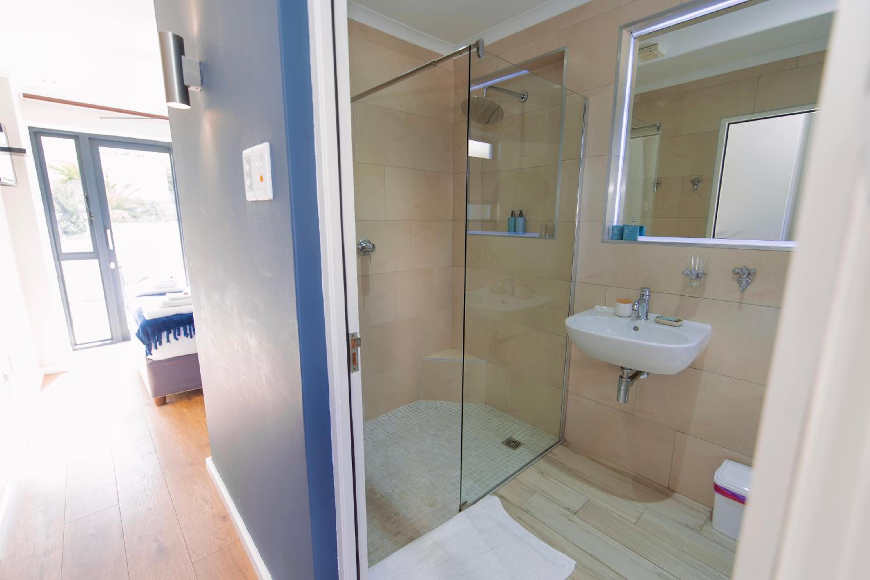 Budget Double Room photo 2