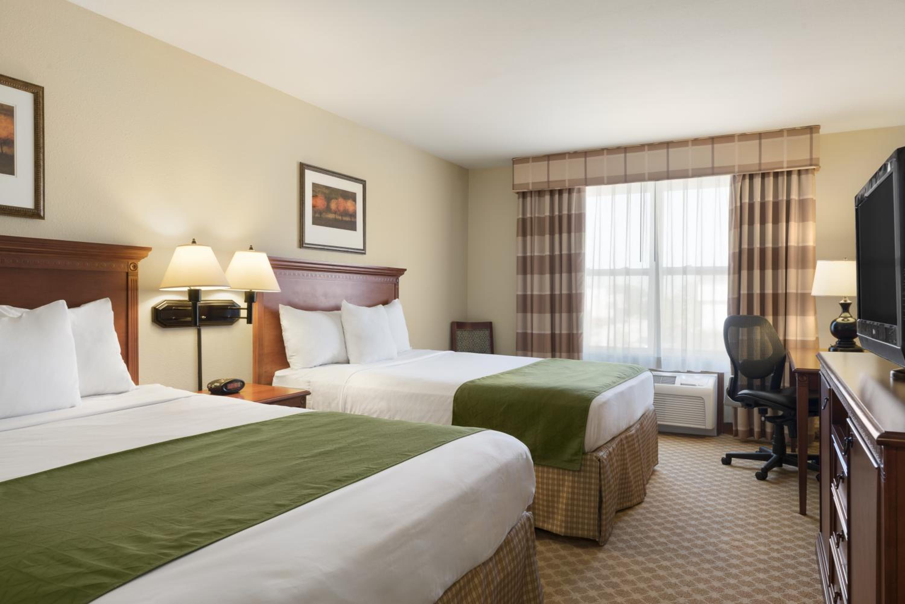 Queen Room with Two Queen Beds - Non-Smoking - Photo 1