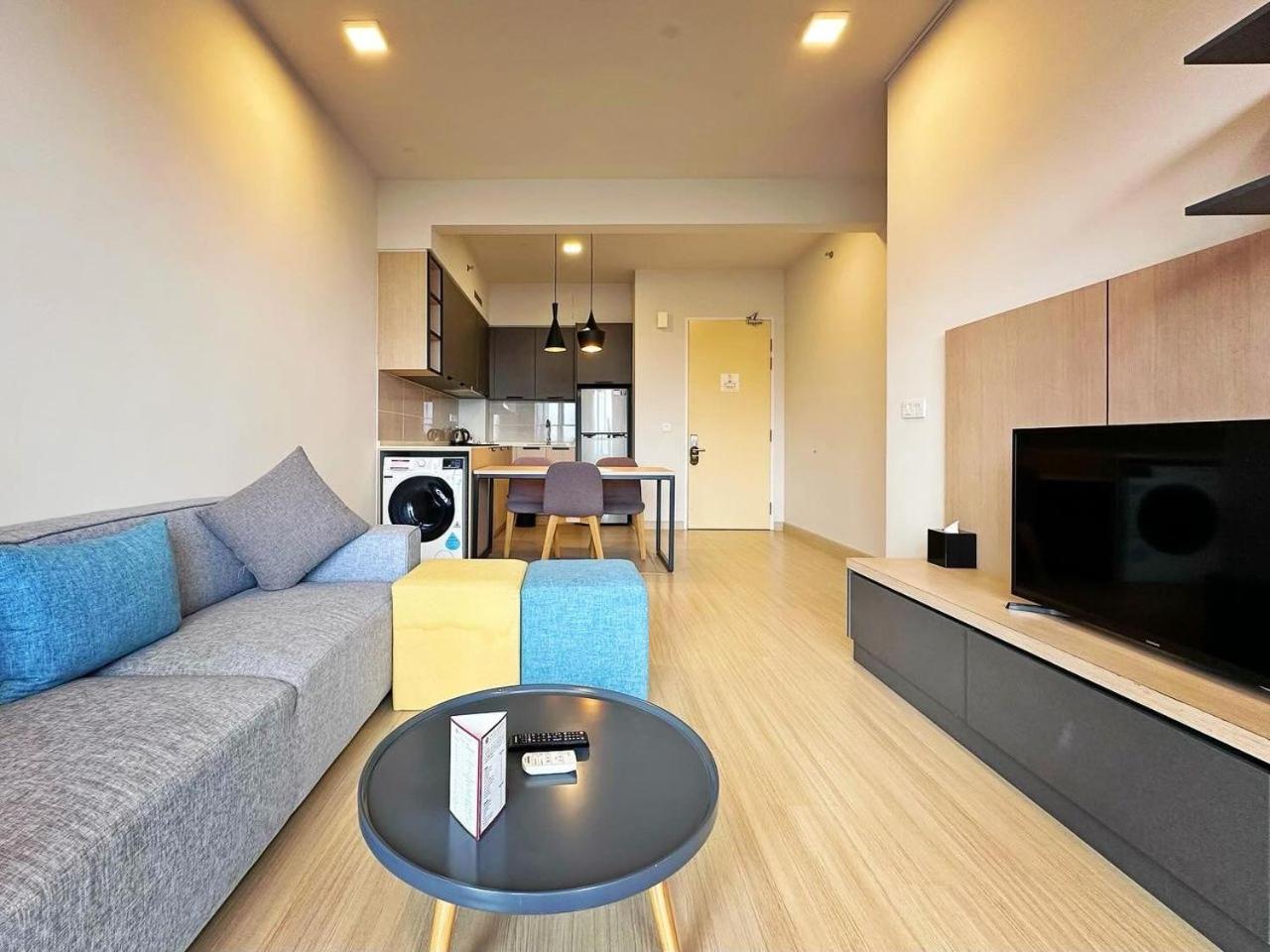 Executive 2-Bedroom with 1 Parking - Photo 5