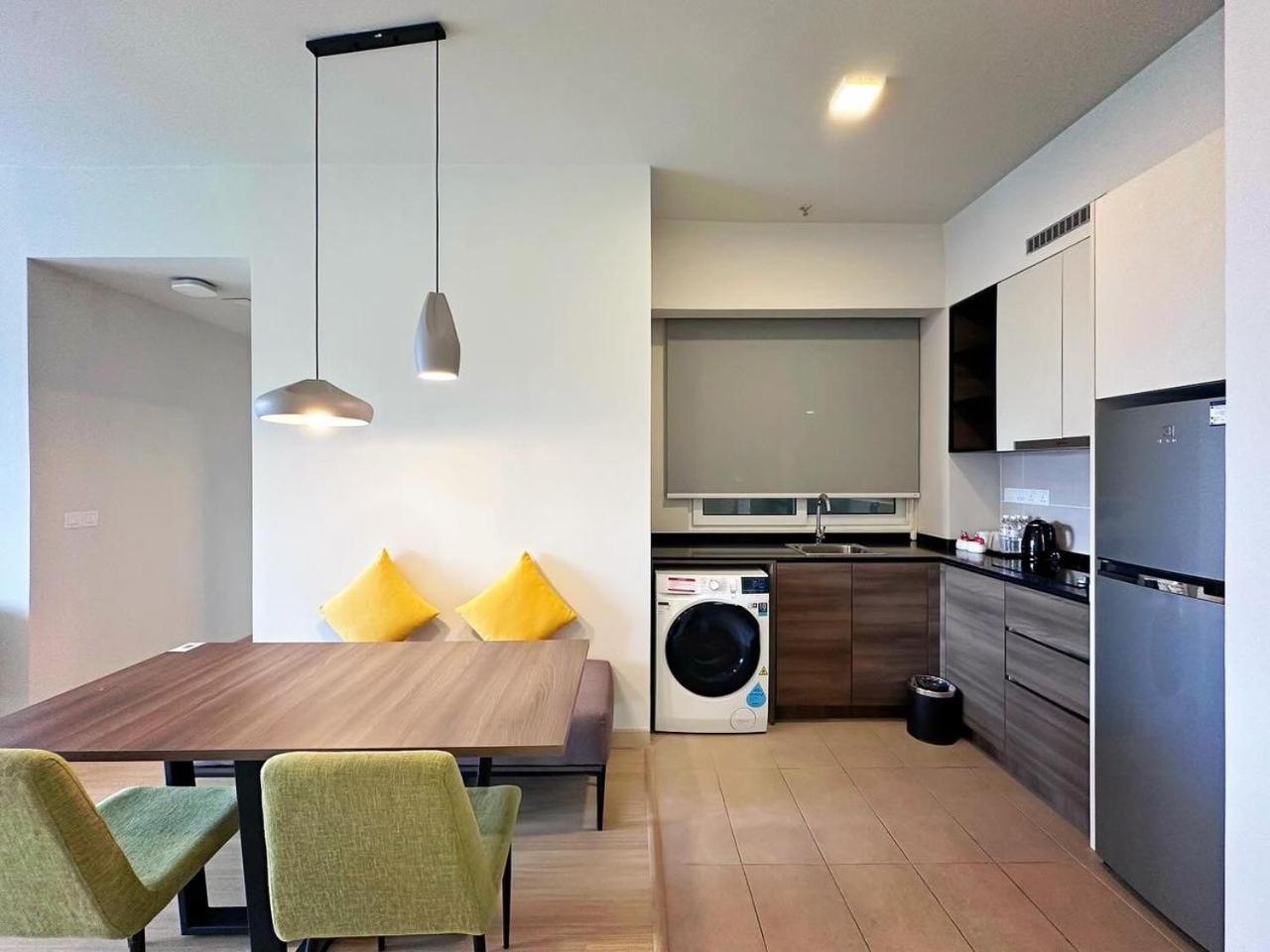 Premier 2-Bedroom with 1 Parking - Photo 4