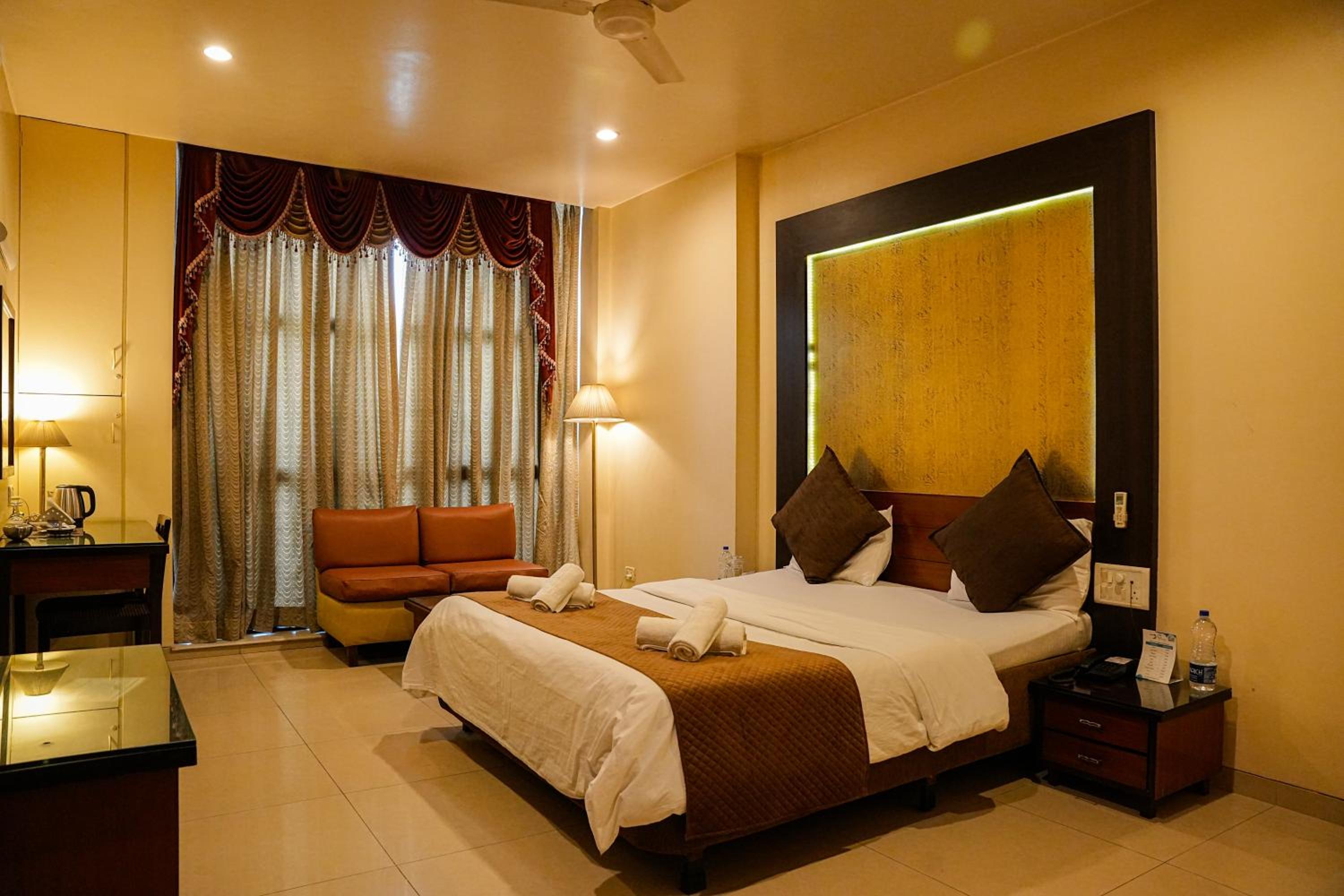 Deluxe Double or Twin Room