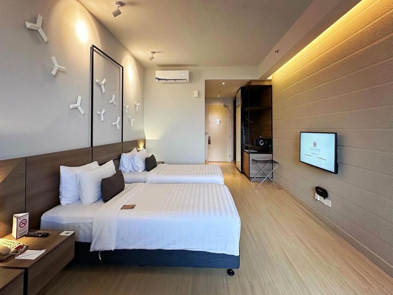 Hideaway Staycation - Deluxe Twin Room - Photo 2