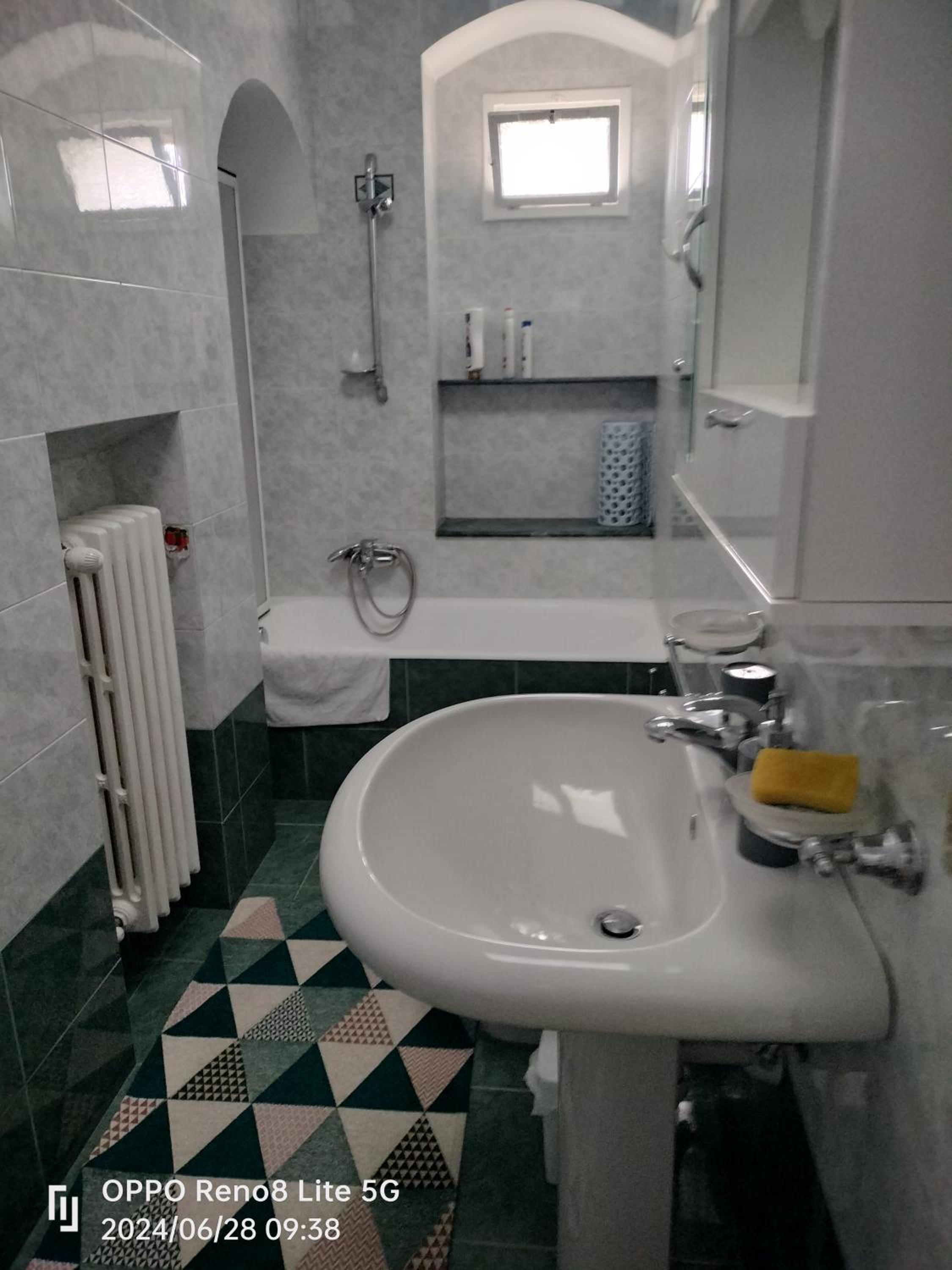 Two-Bedroom Deluxe Apartment with Balcony - Photo 15