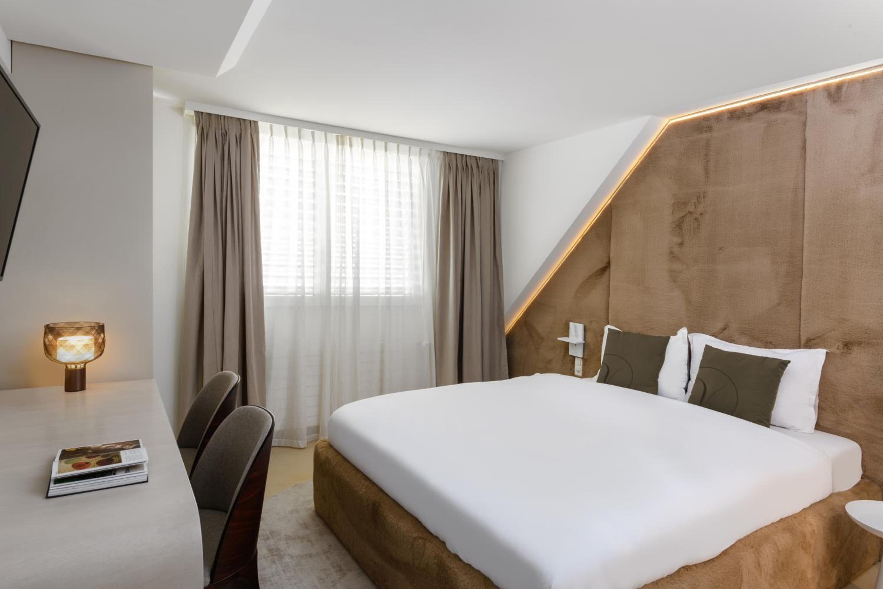 Top Floor Two-Bedroom Apartment with Kitchenette photo 1