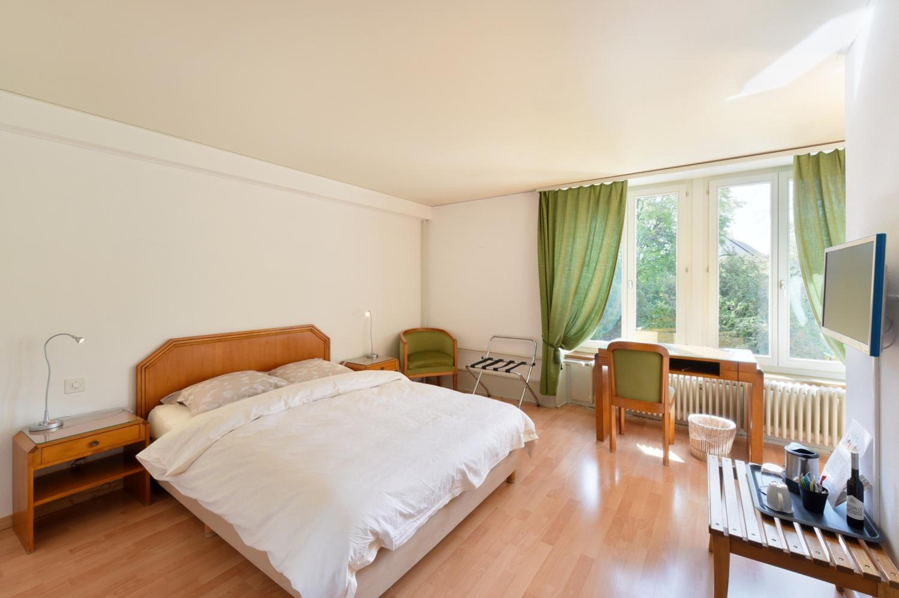 Double room with large bed