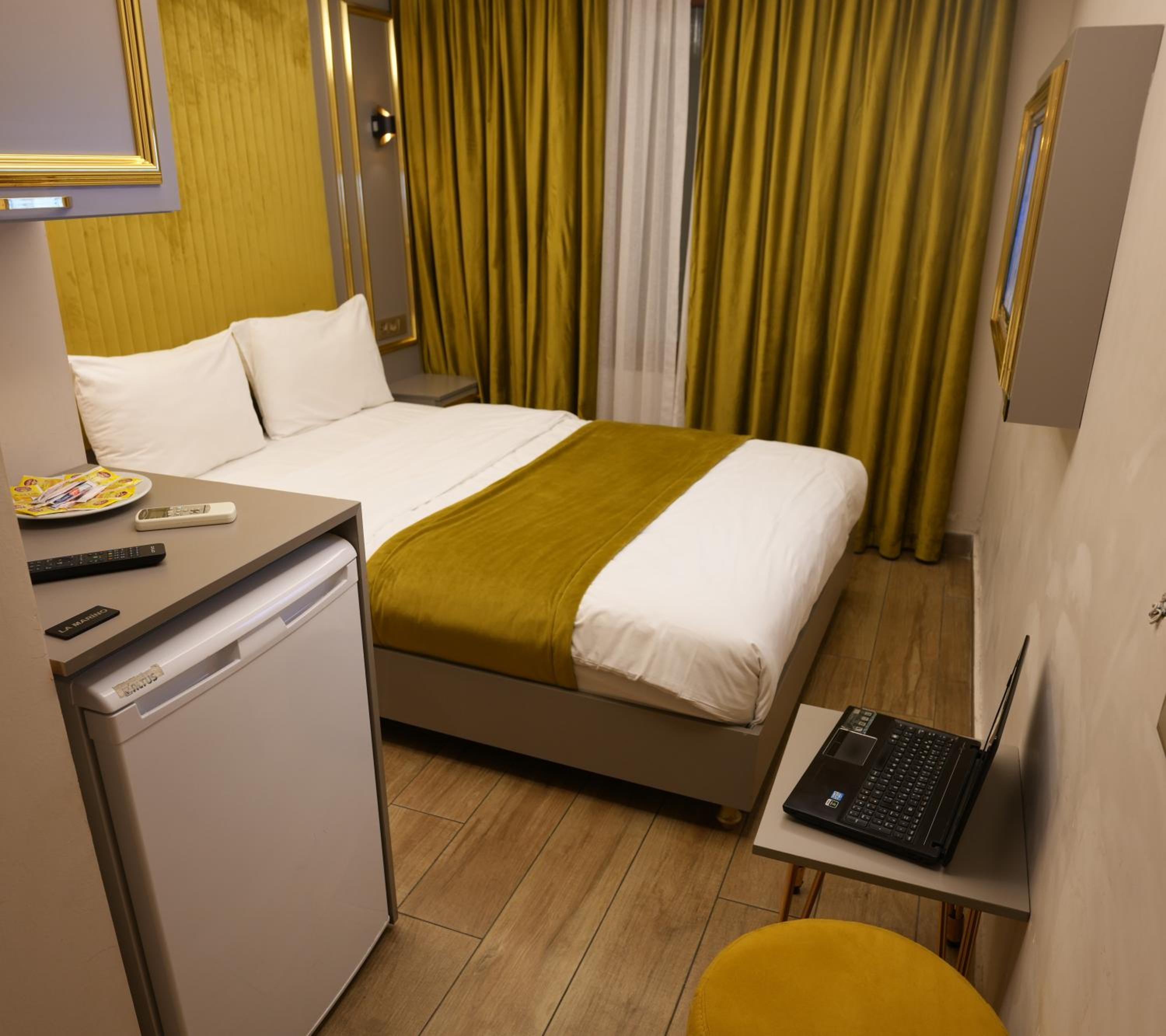 Double Room with Patio photo 1