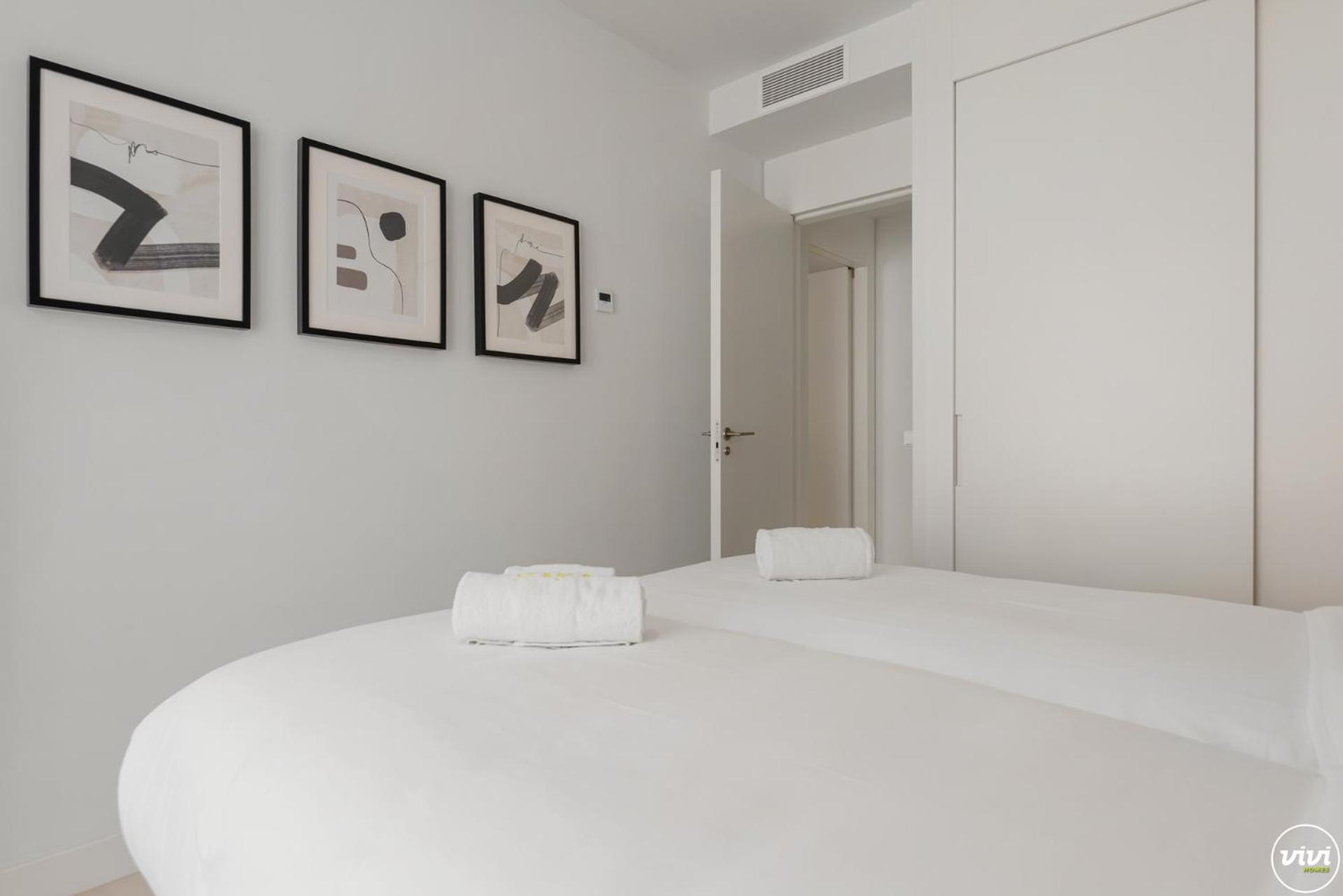 Apartamento de dos habitaciones con terraza y vista al mar