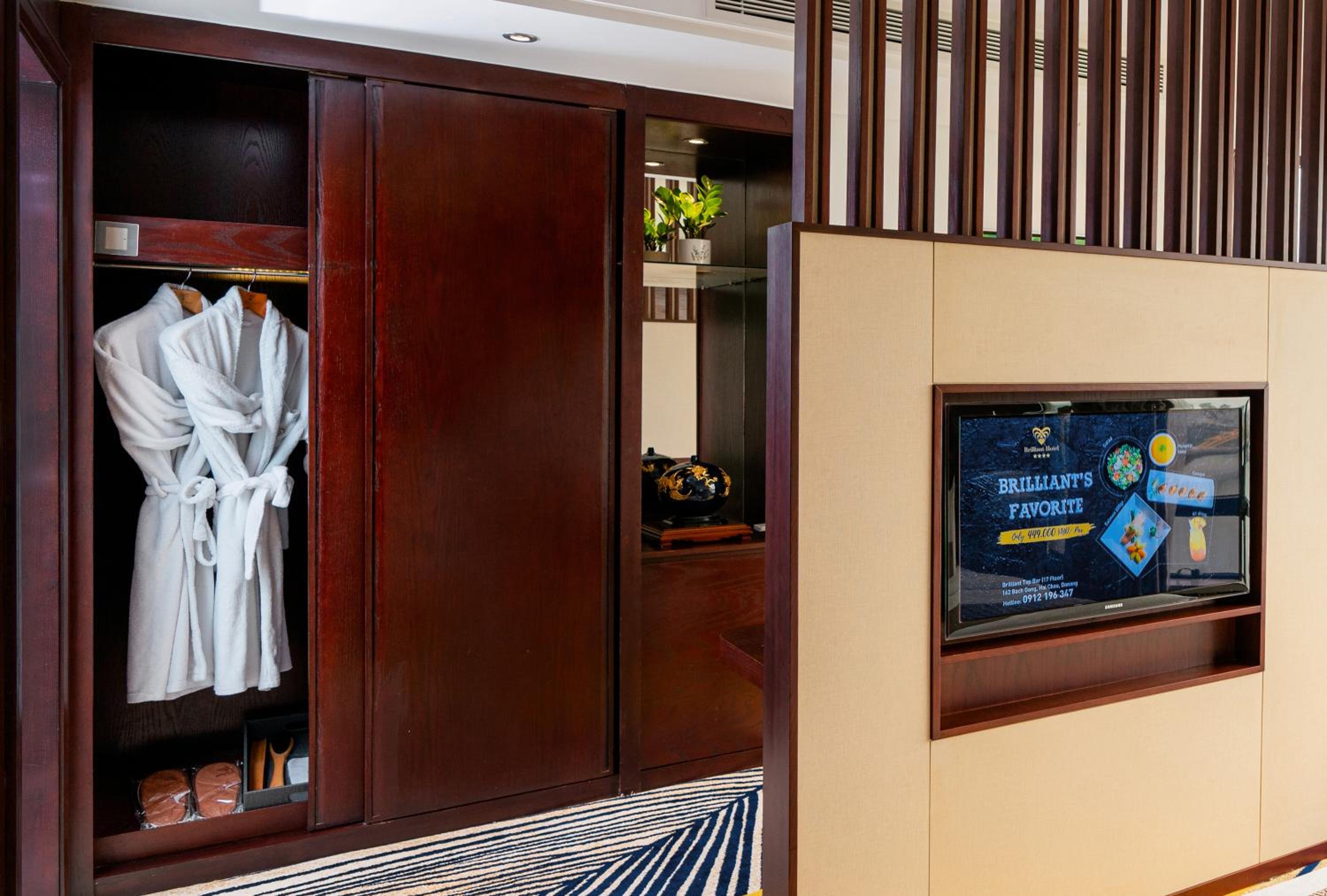 Grand Suite River View Double Room - One-way airport transfer & Afternoon Tea Included Once Per Stay - Photo 6