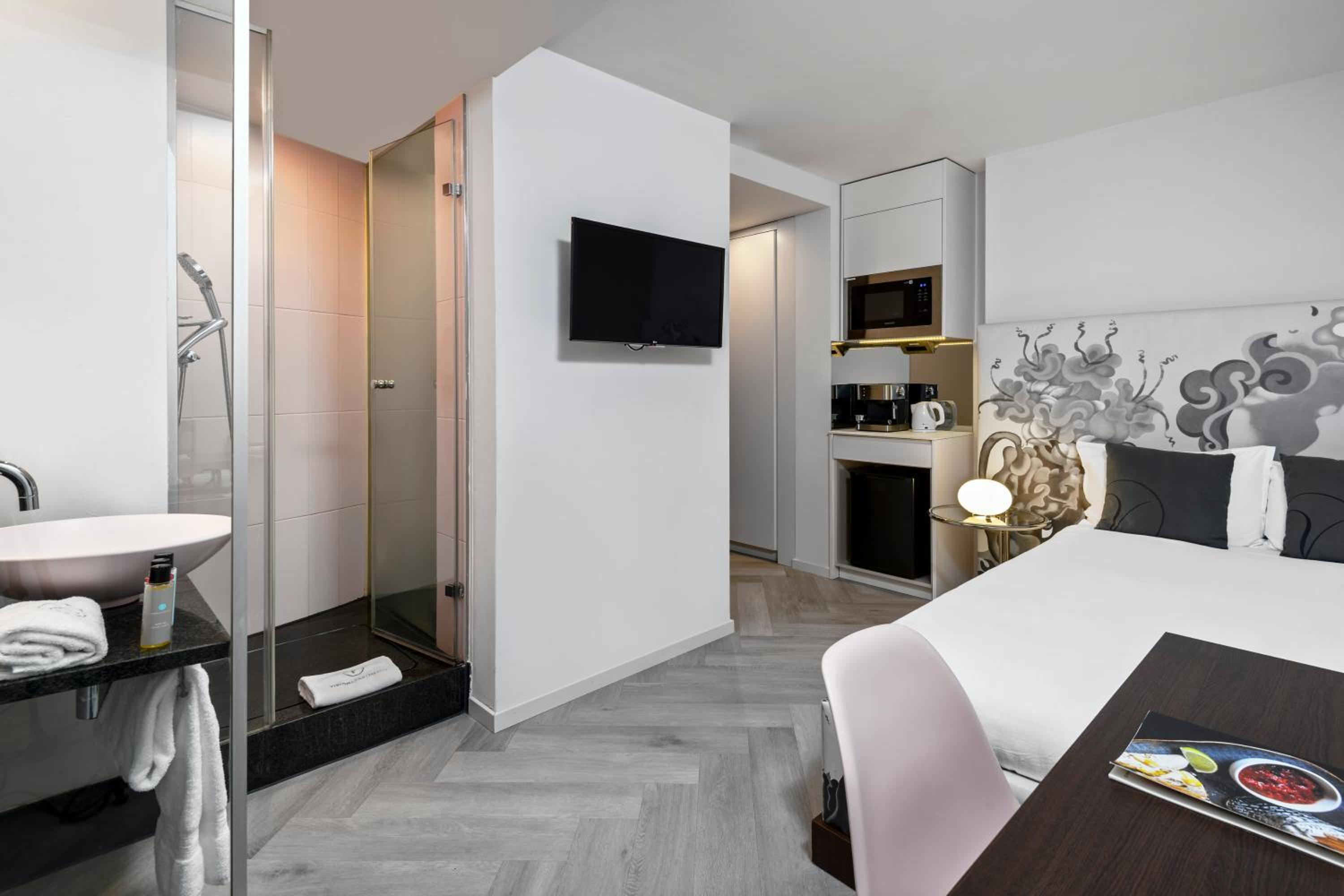 Singe Studio with Mini Bar photo 1