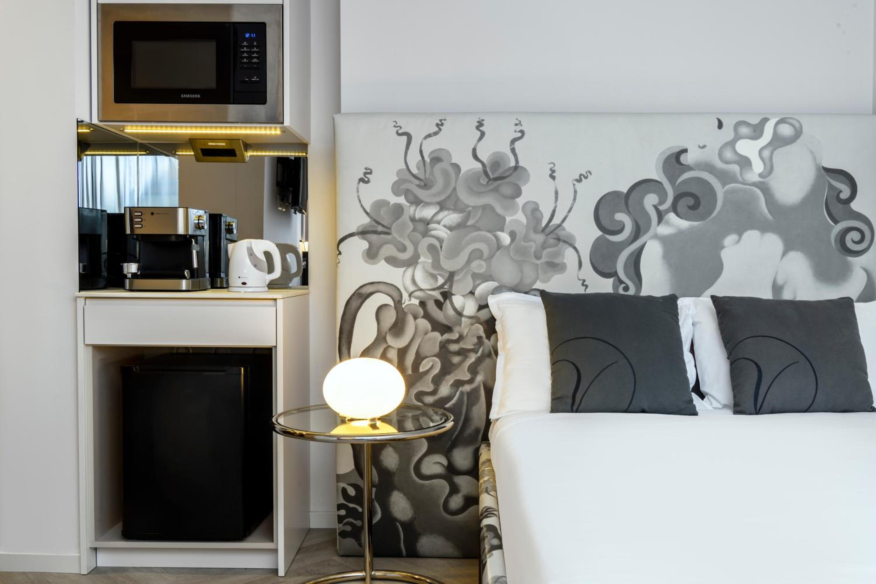 Singe Studio with Mini Bar photo 2