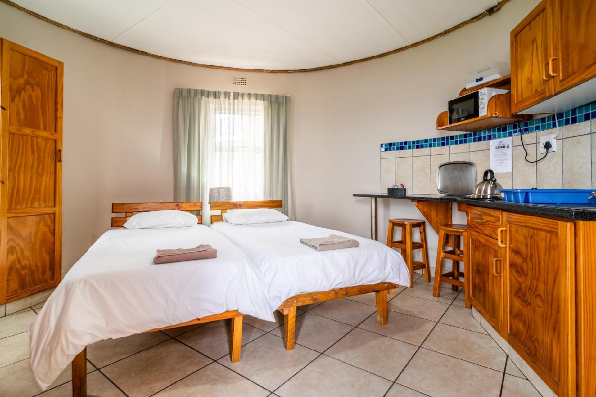 2 Sleeper Rondavel (Twin with bathroom and Sea view)