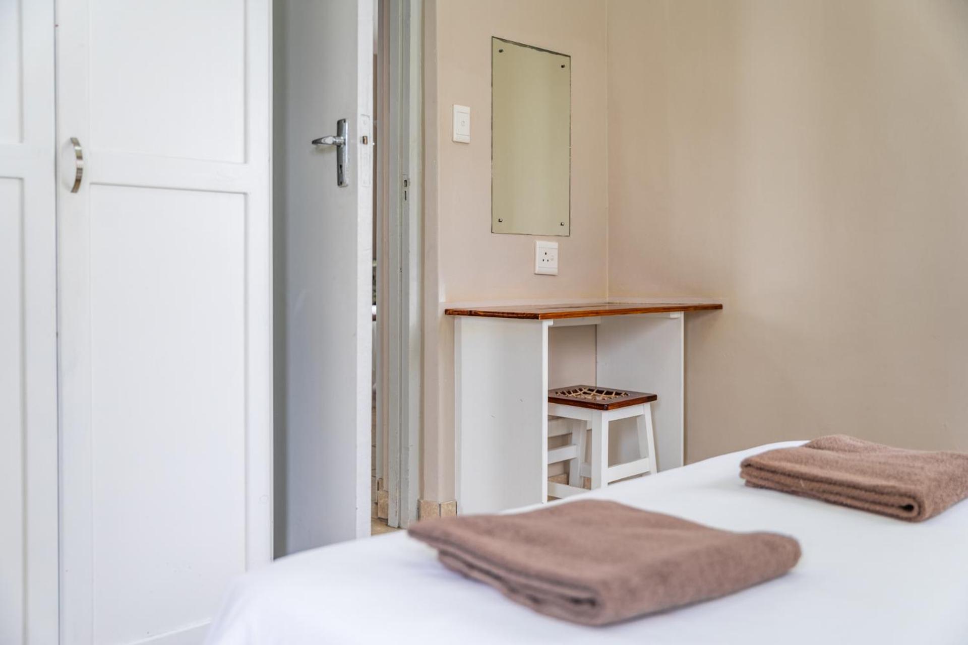  6 Sleeper Chalet (2 bedrooms -  wheelchair friendly) photo 3