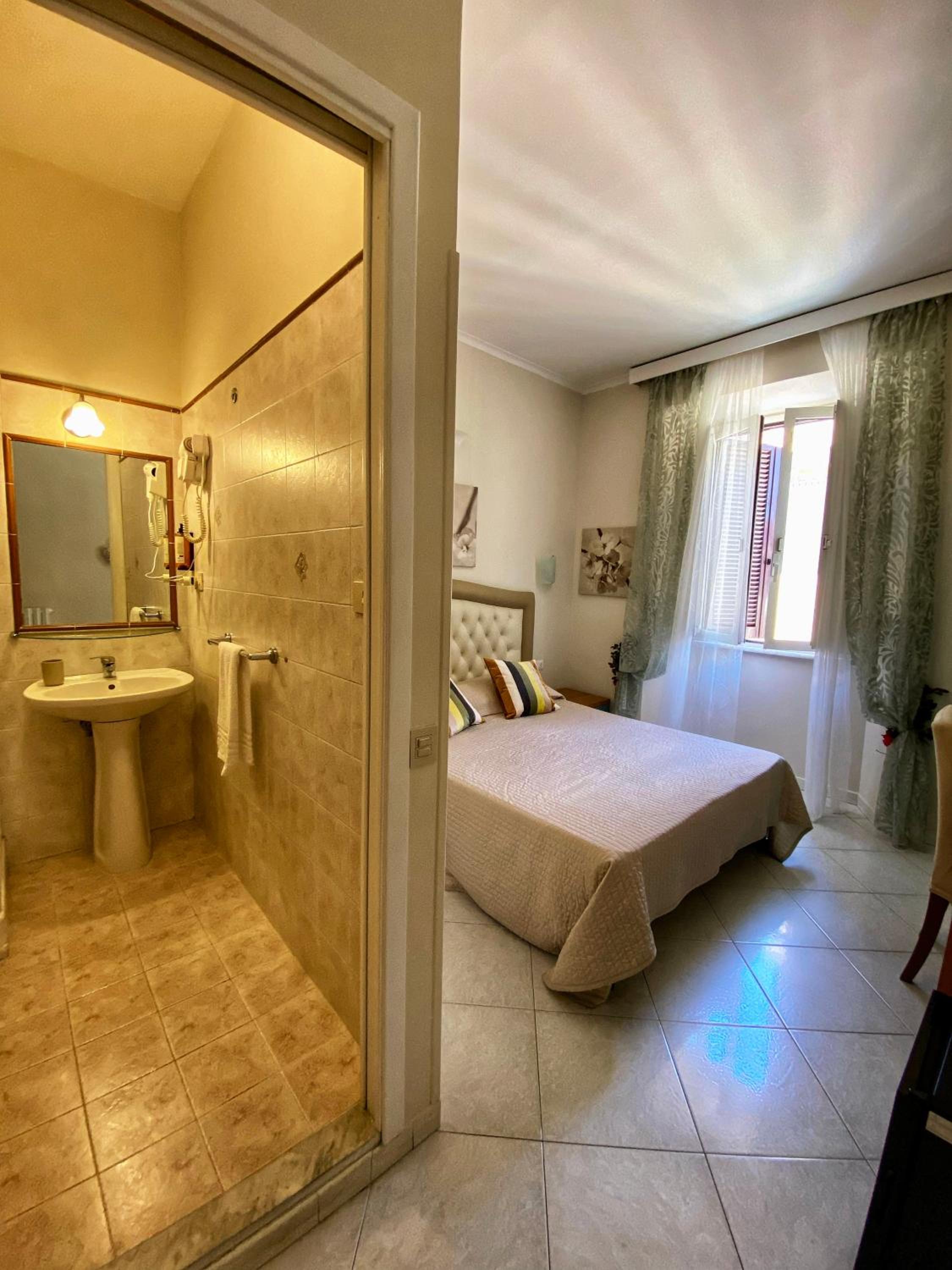 Double or Twin Room photo 3
