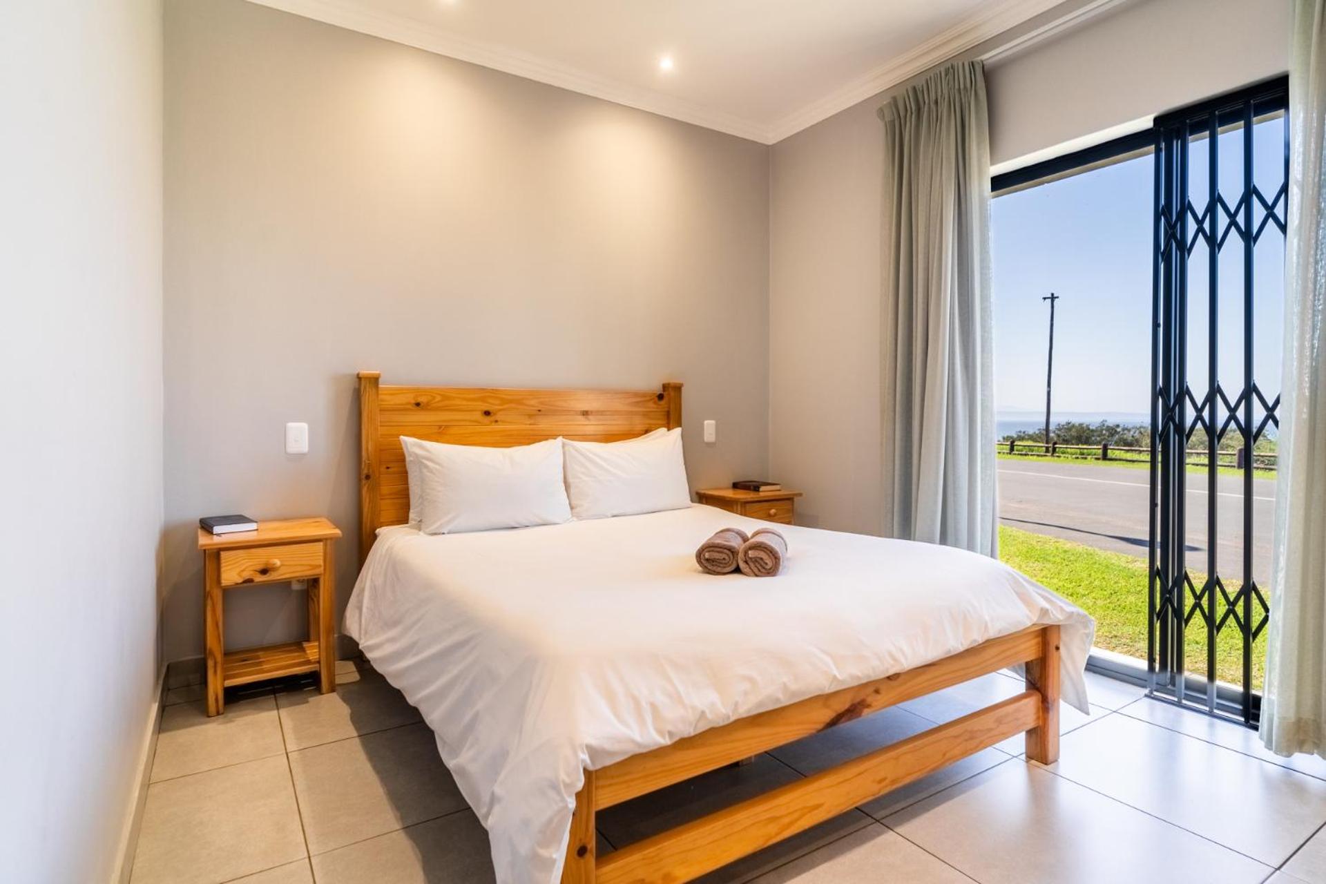 6 Sleeper Beach House (2 bedrooms & 2 bathrooms)