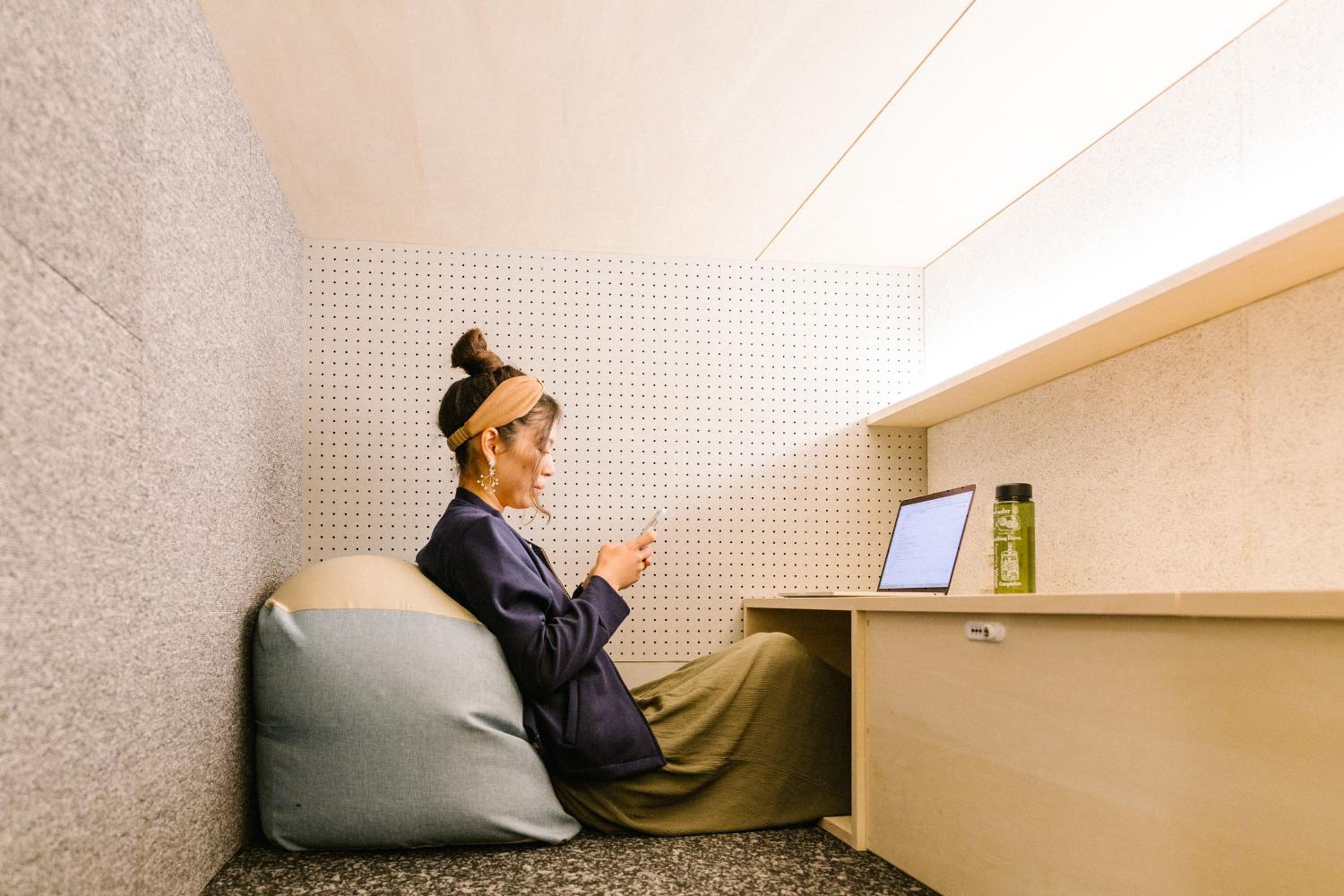 Deluxe Capsule Room for Female photo 3