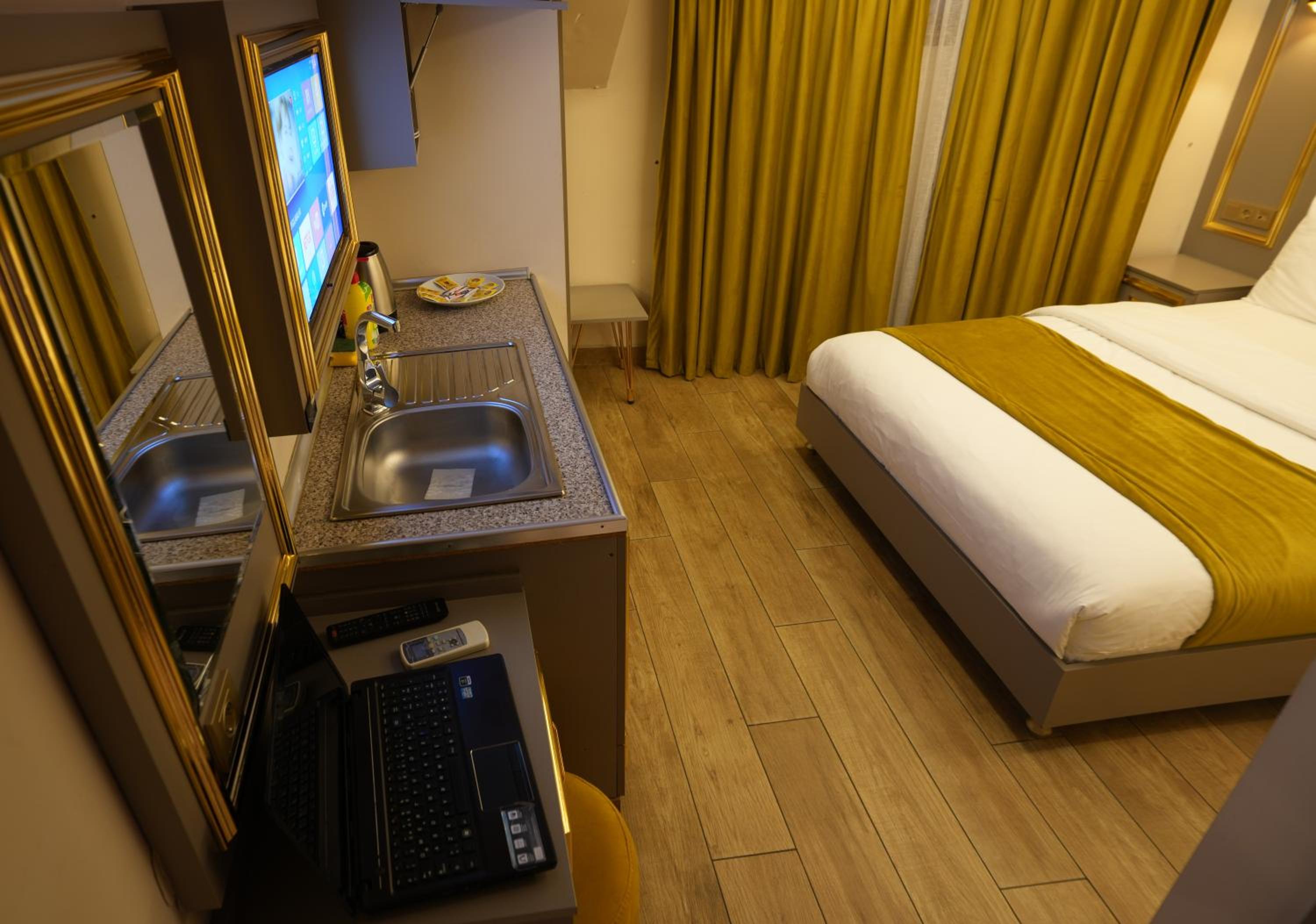 Double Room with Patio photo 3